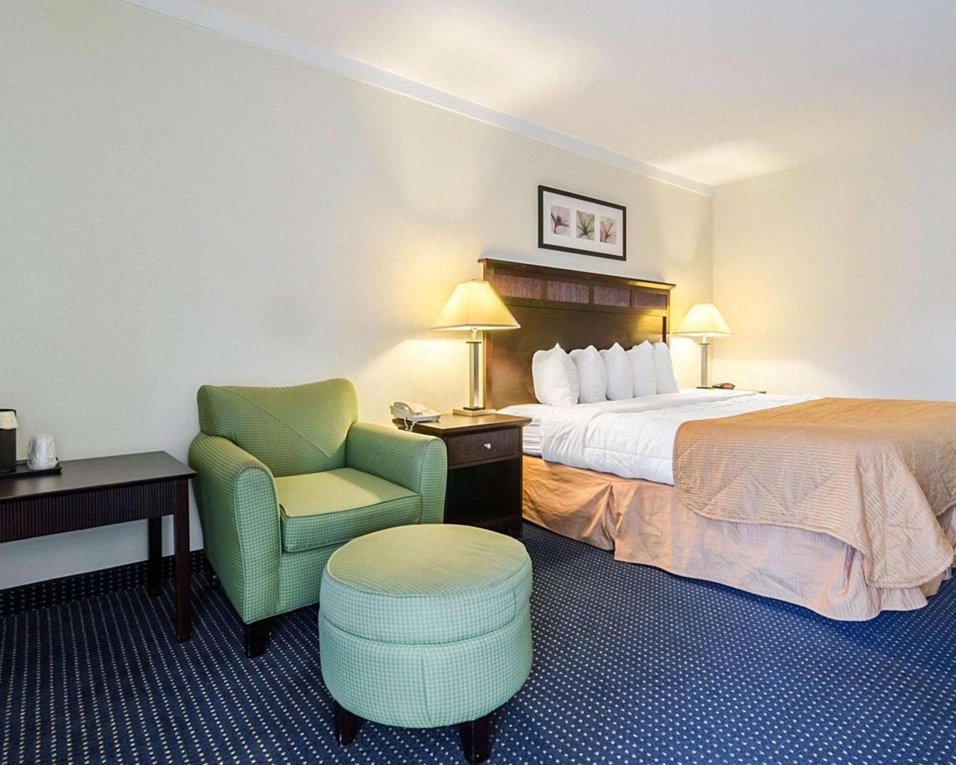Rodeway Inn & Suites Williamsburg Central photo 9
