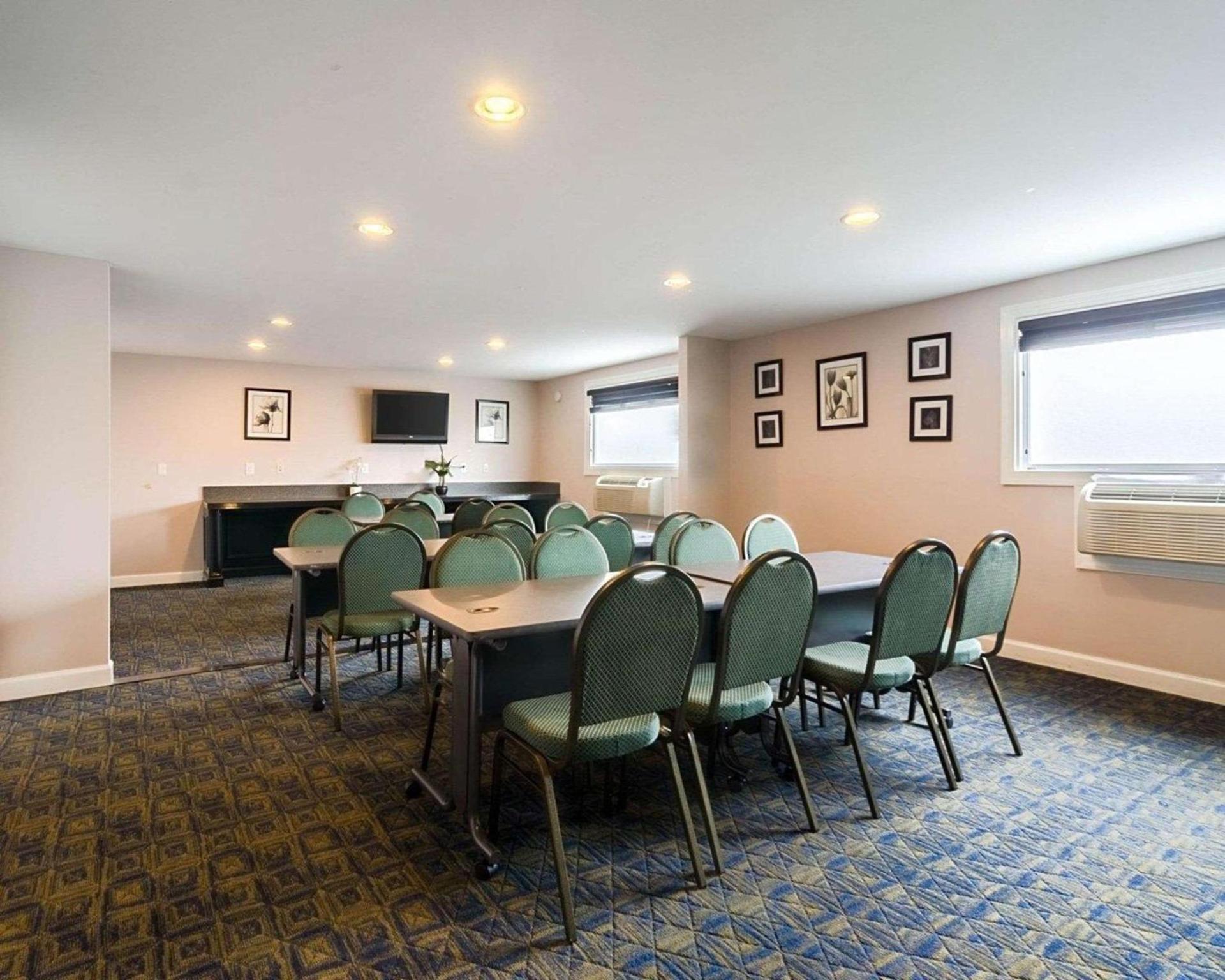 Rodeway Inn & Suites Williamsburg Central photo 21