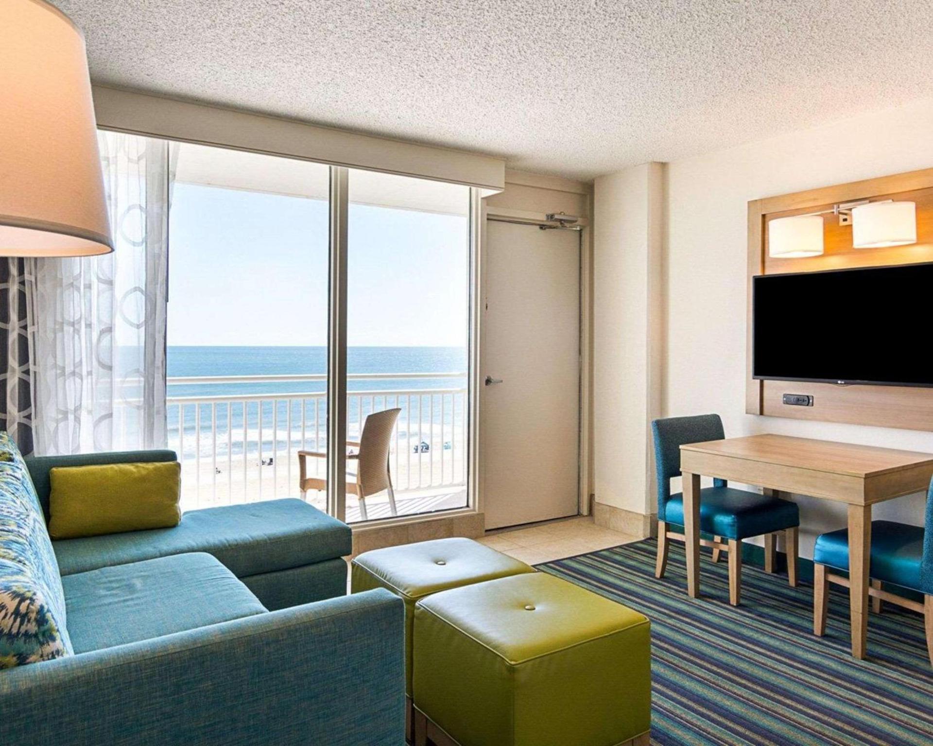 Comfort Suites Beachfront photo 4