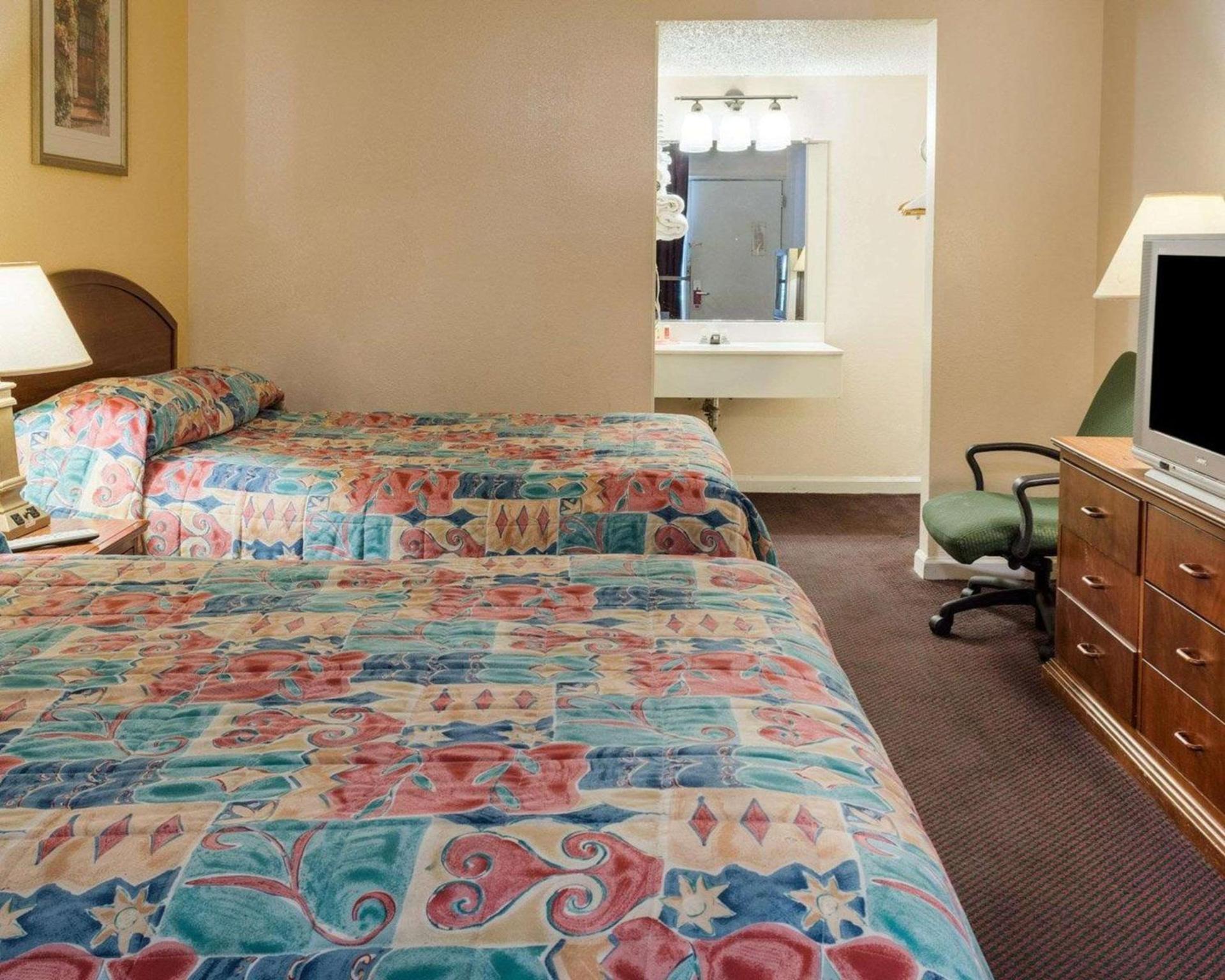Rodeway Inn Colonial Heights I-95 photo 24