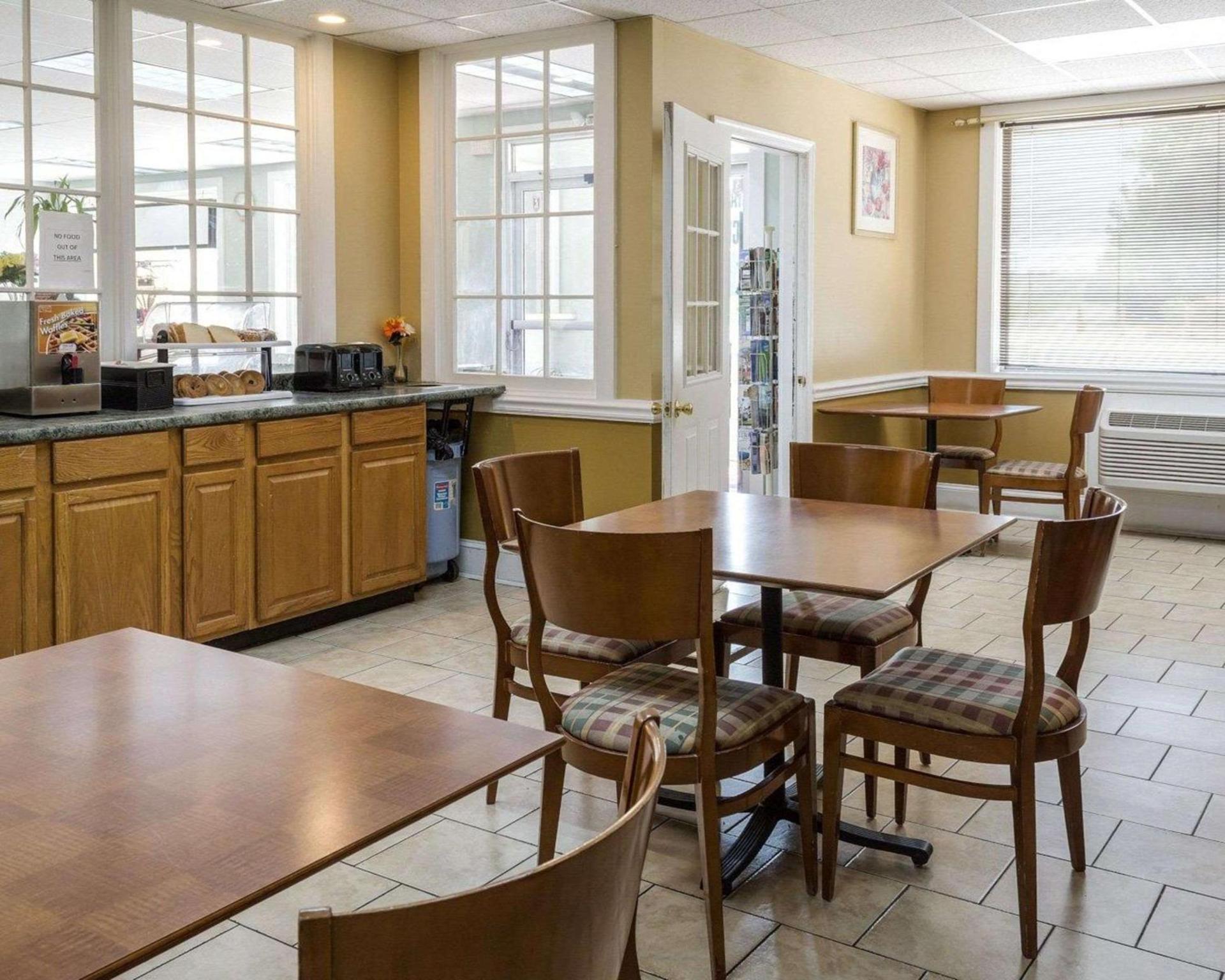 Rodeway Inn Colonial Heights I-95 photo 28