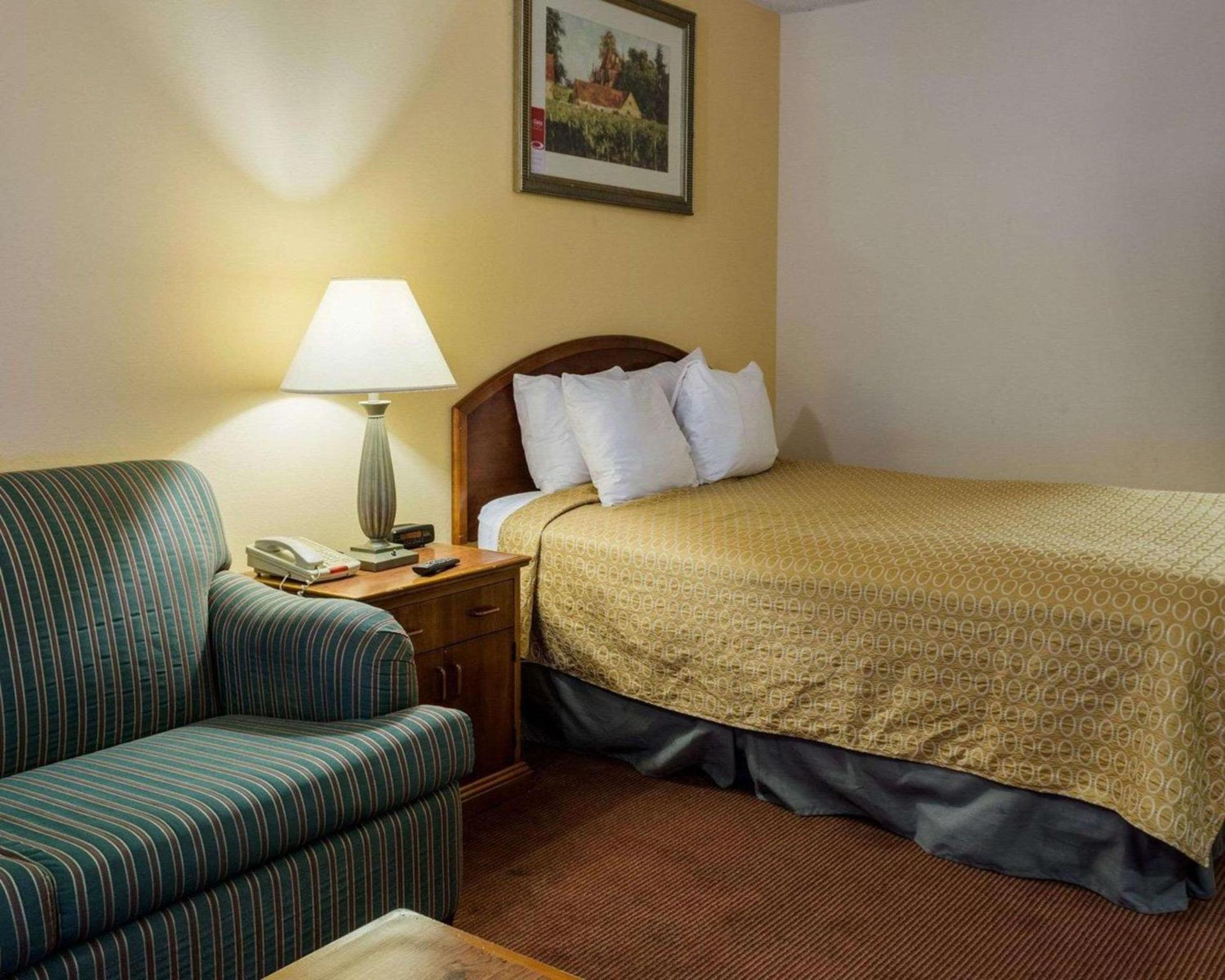 Rodeway Inn Colonial Heights I-95 photo 9