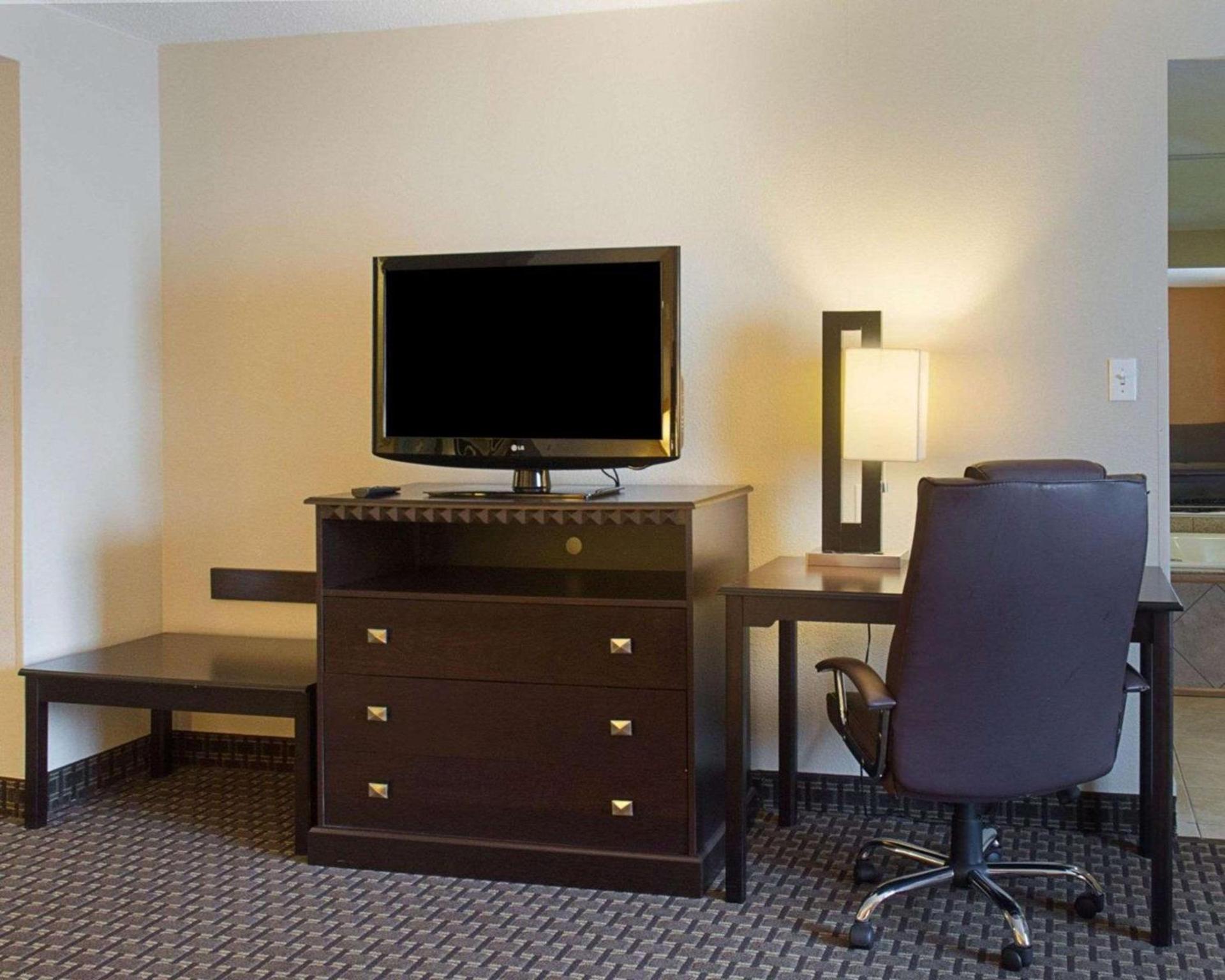 Quality Inn & Suites Quantico photo 11