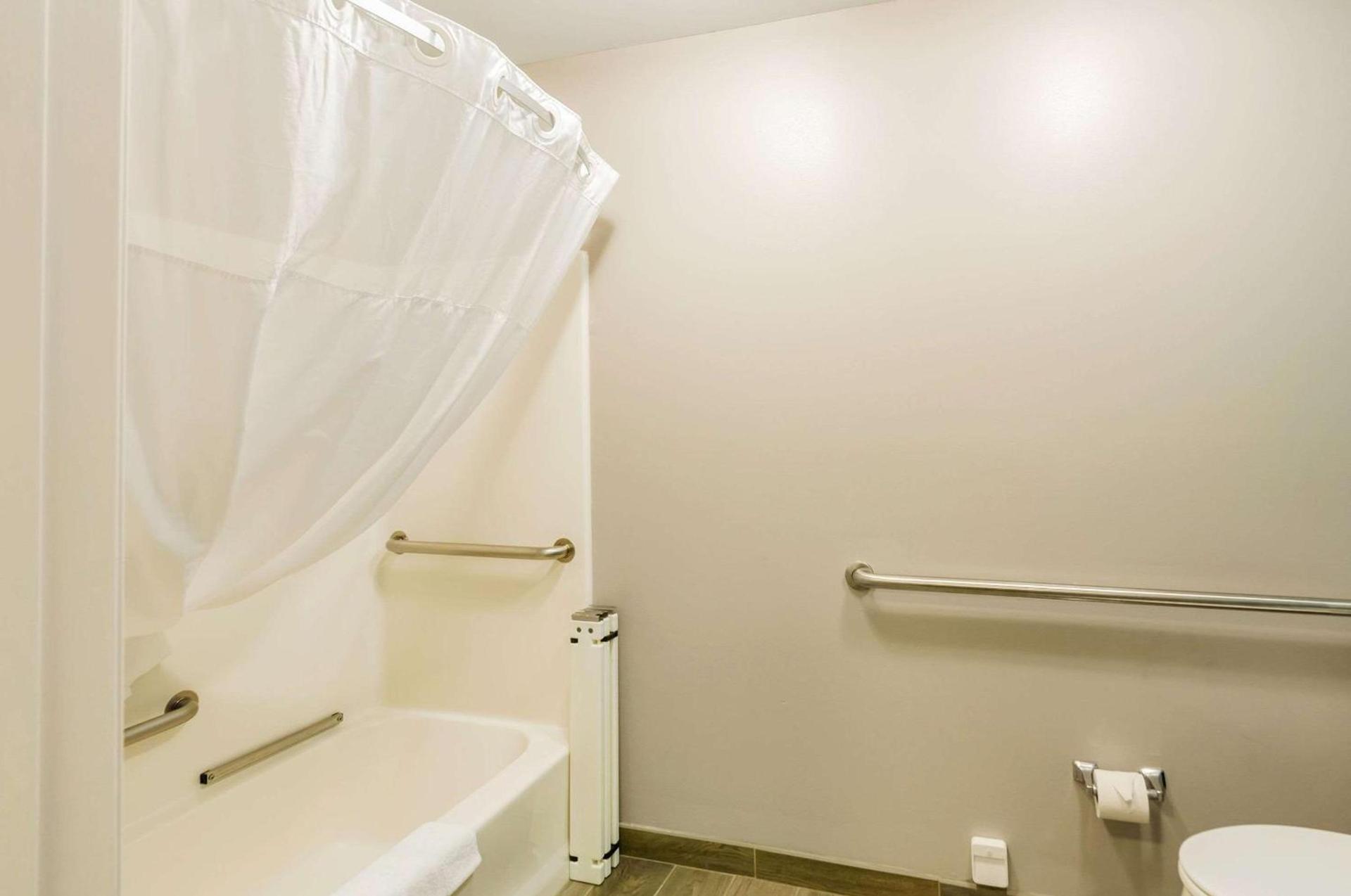 Quality Inn Harrisonburg I-81 photo 12