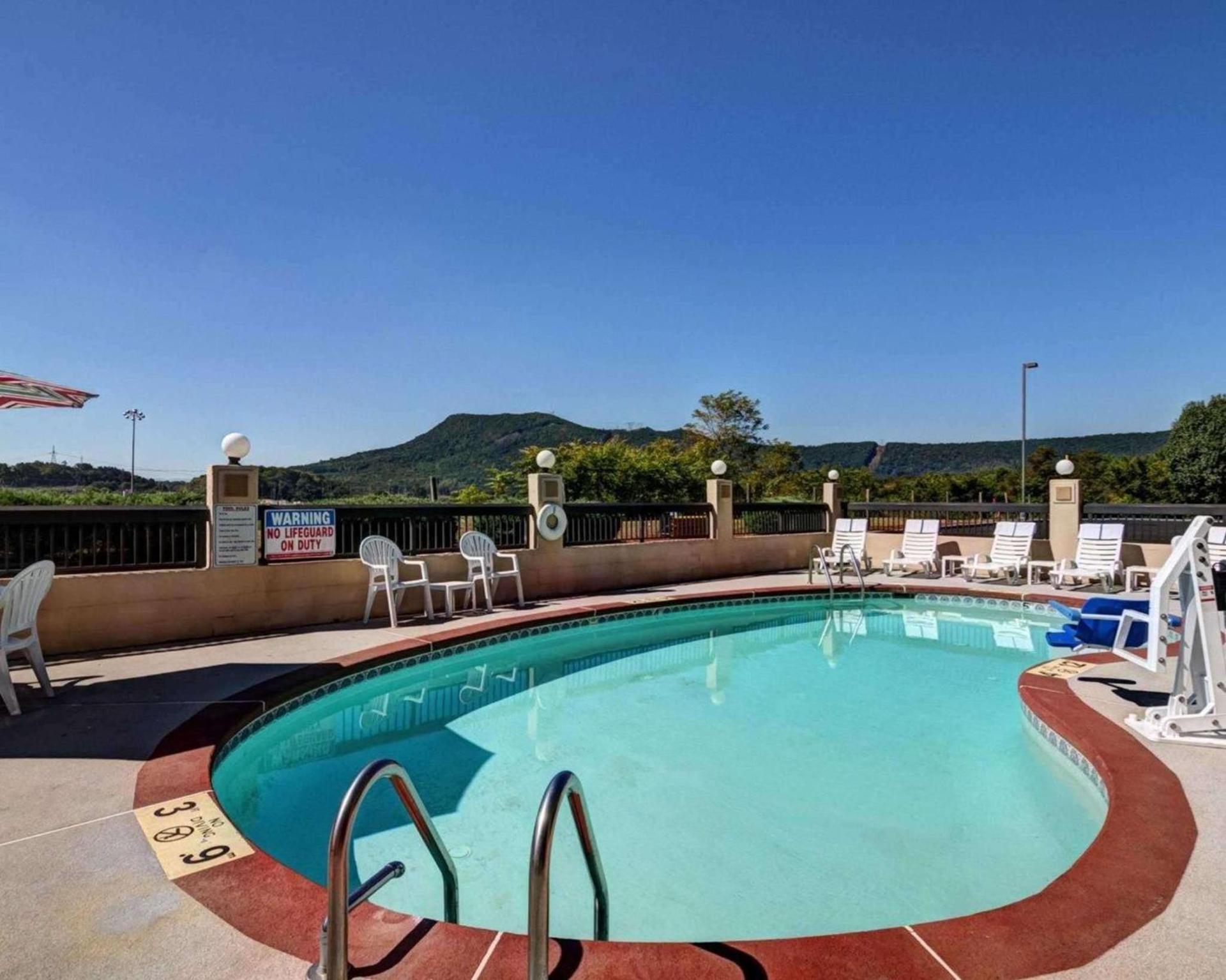 Quality Inn Troutville - Roanoke North photo 32