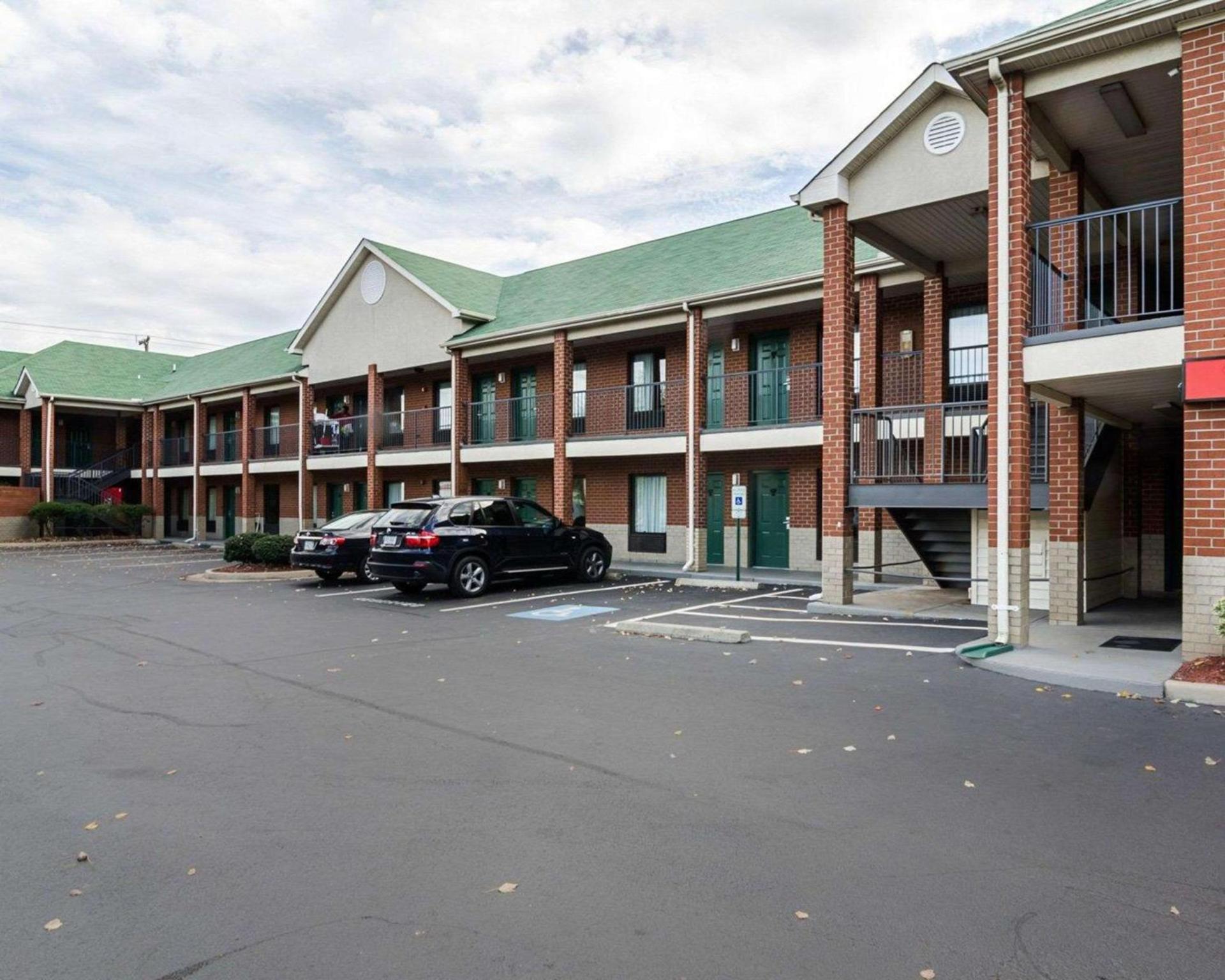 Econo Lodge Richmond North photo 3