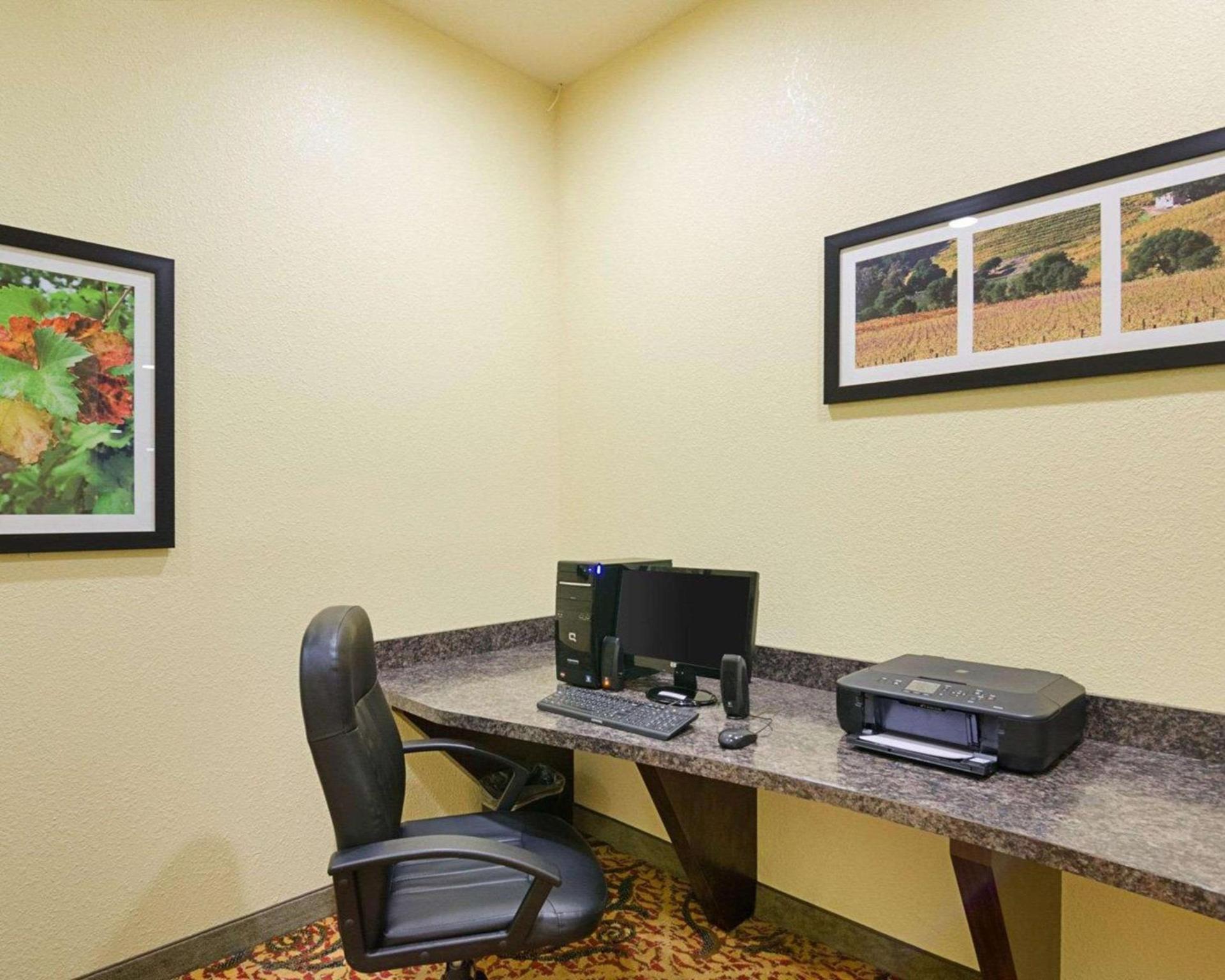 Comfort Inn & Suites Orange - Montpelier photo 29