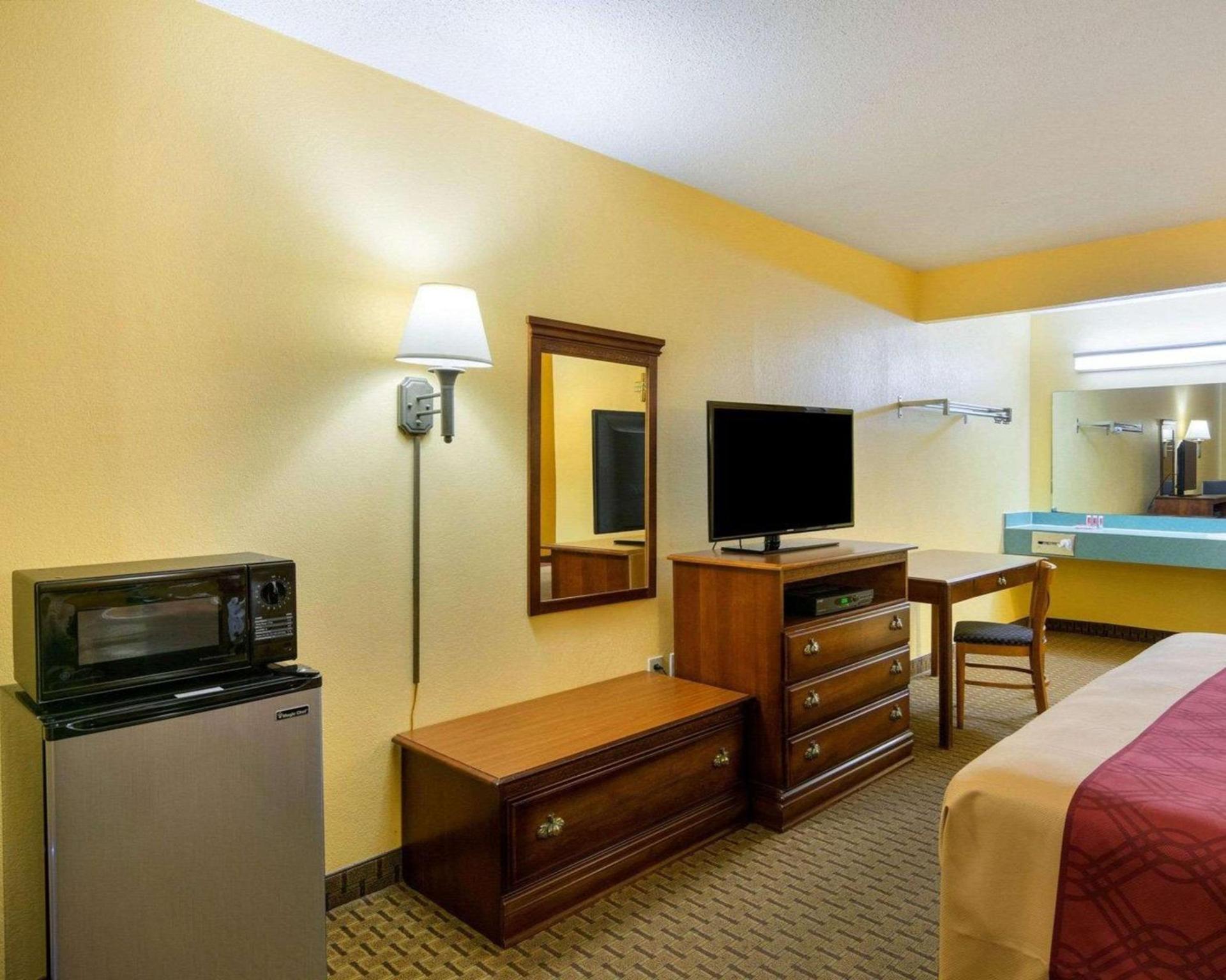 Econo Lodge Fredericksburg near I-95 photo 18