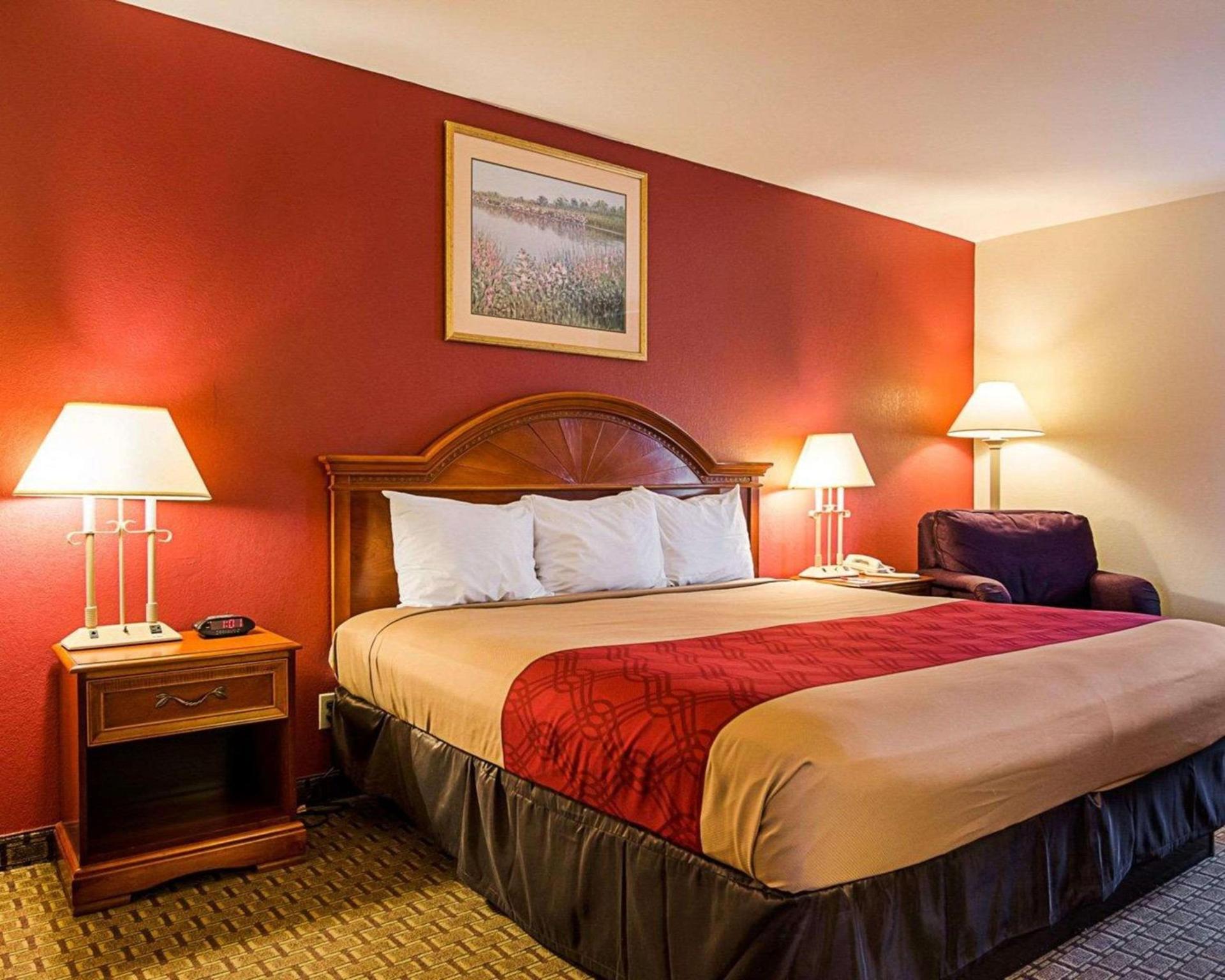 Econo Lodge Richmond North photo 11