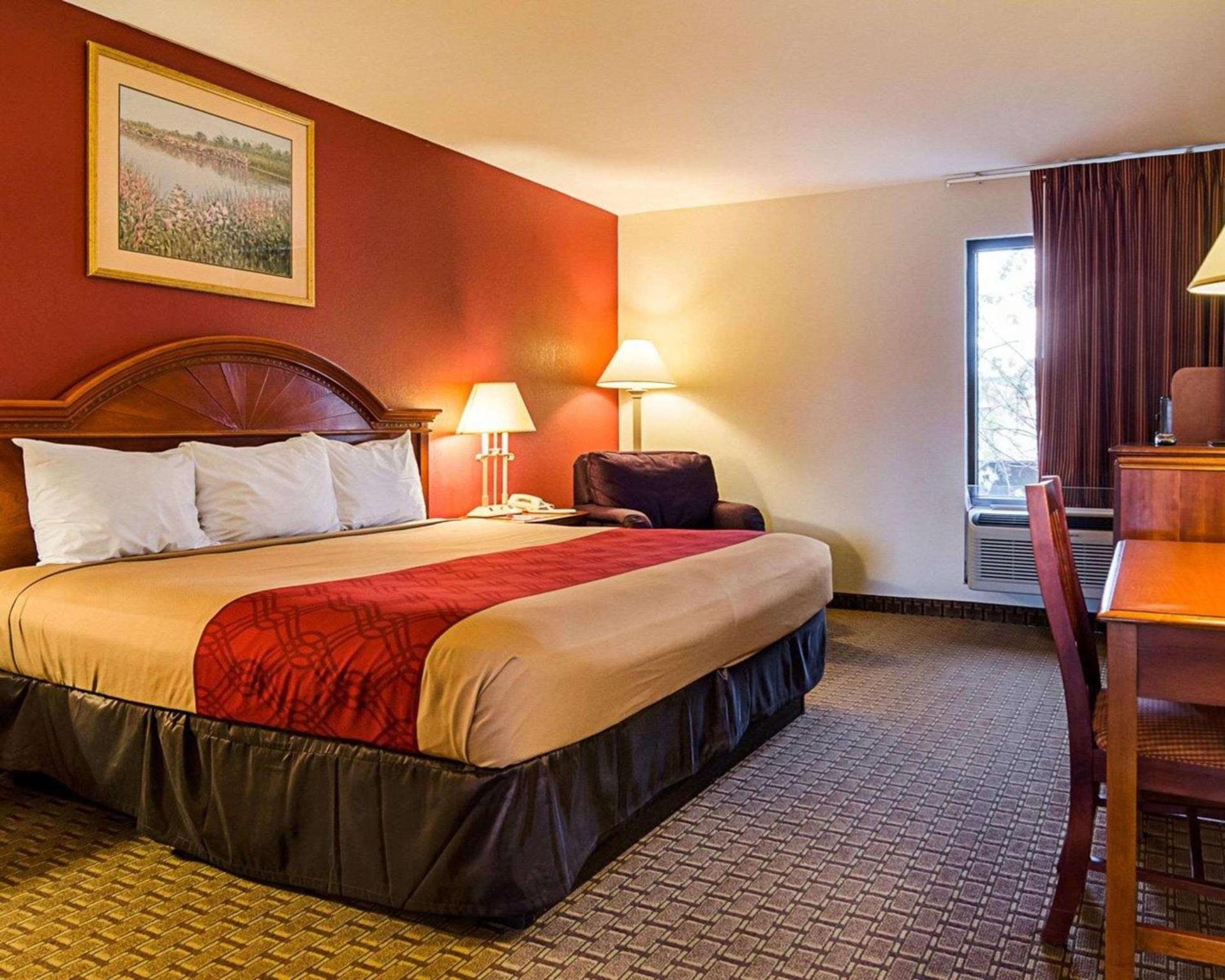 Econo Lodge Richmond North photo 16