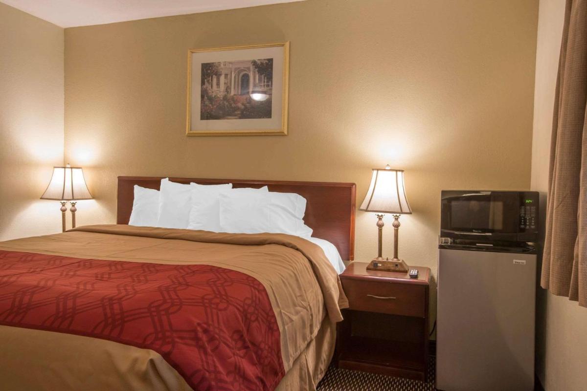 Econo Lodge Manchester Center photo 8