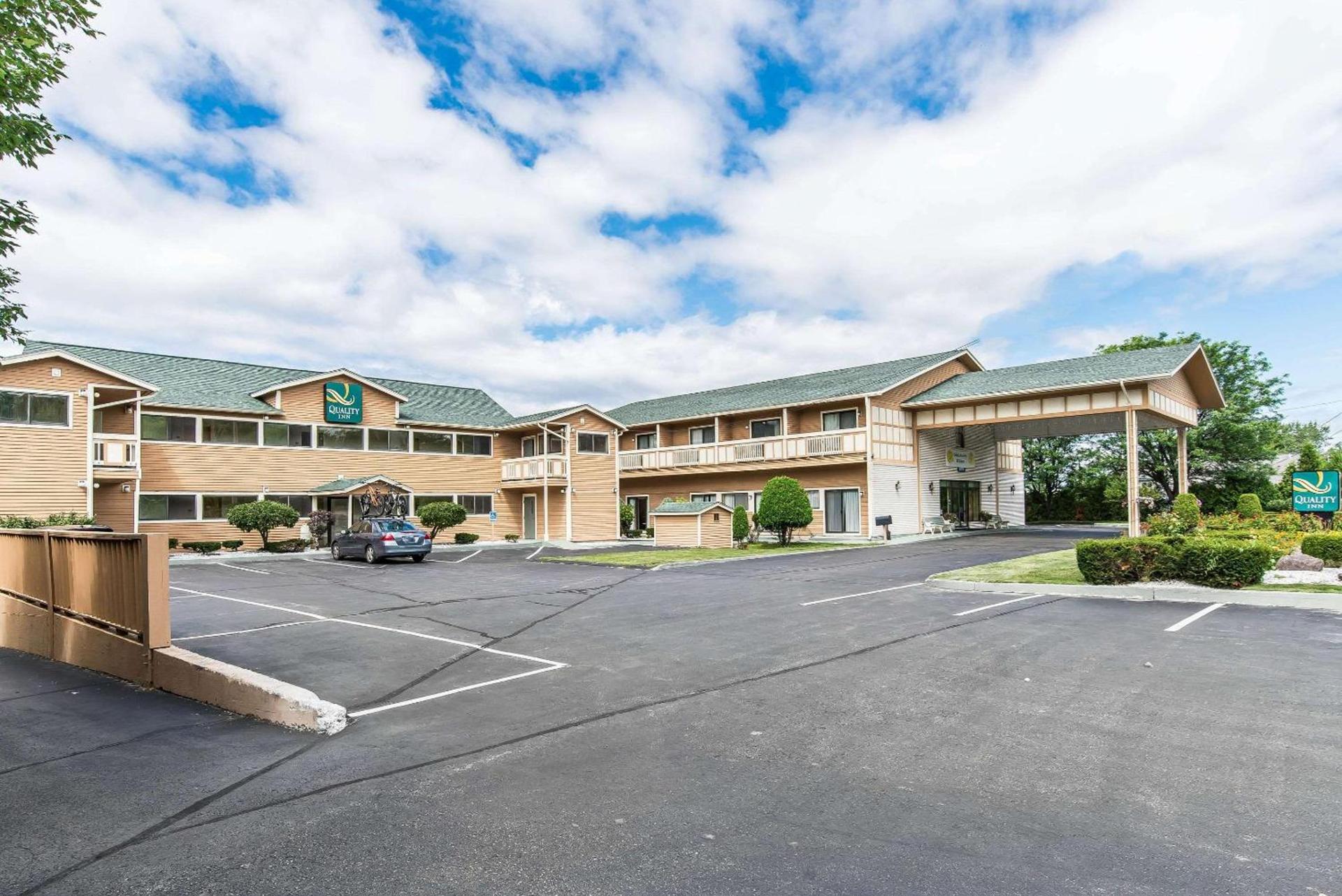 Quality Inn Shelburne - Burlington photo 2