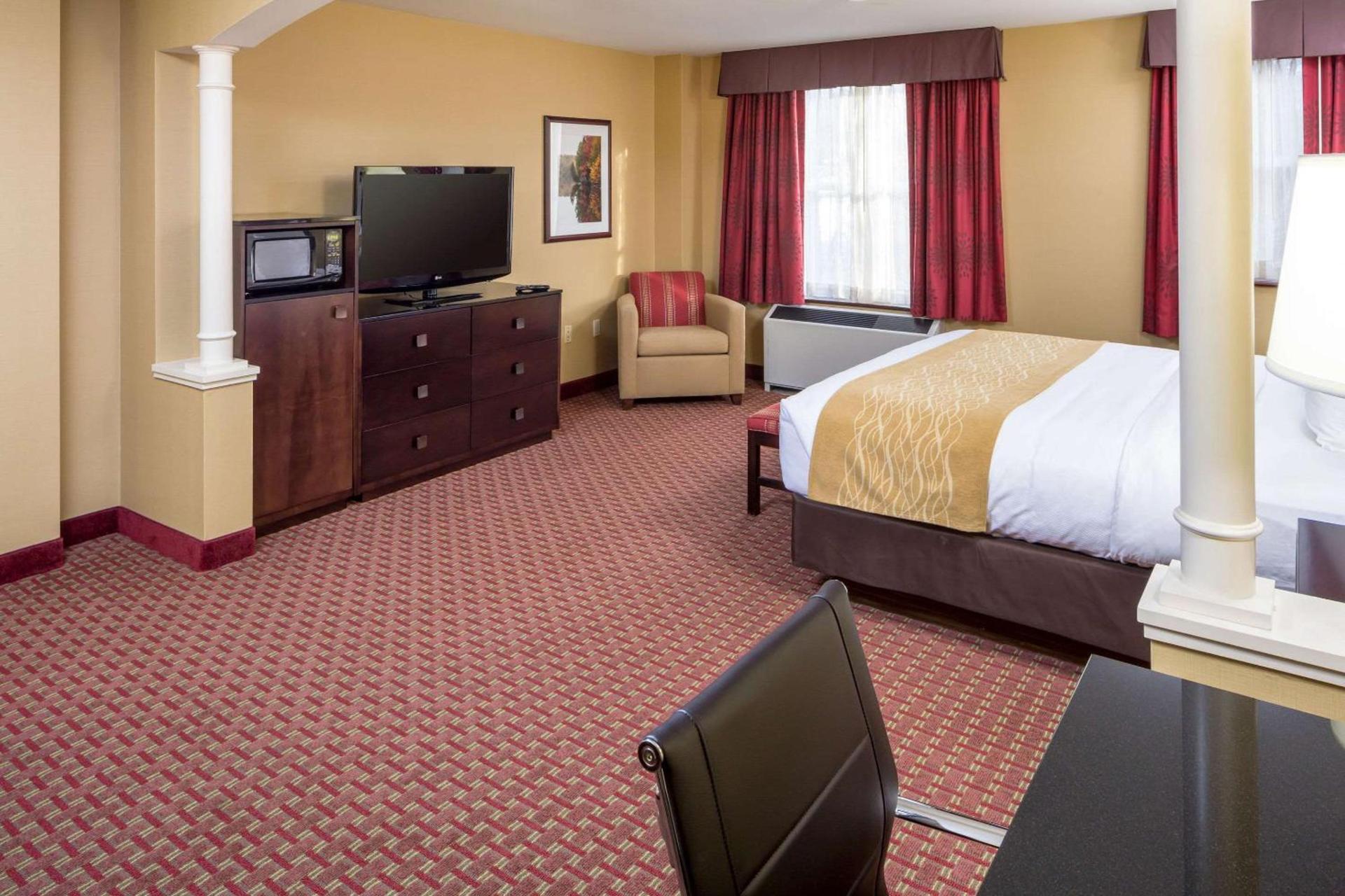 Comfort Inn & Suites Near Burke Mountain photo 22