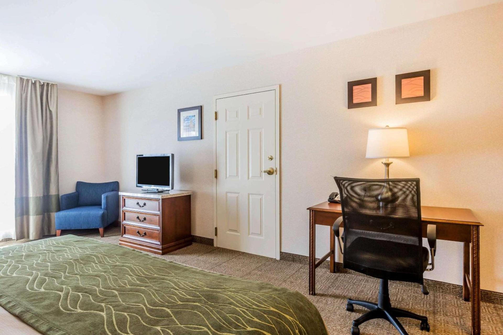 Comfort Inn & Suites South Burlington near University photo 9