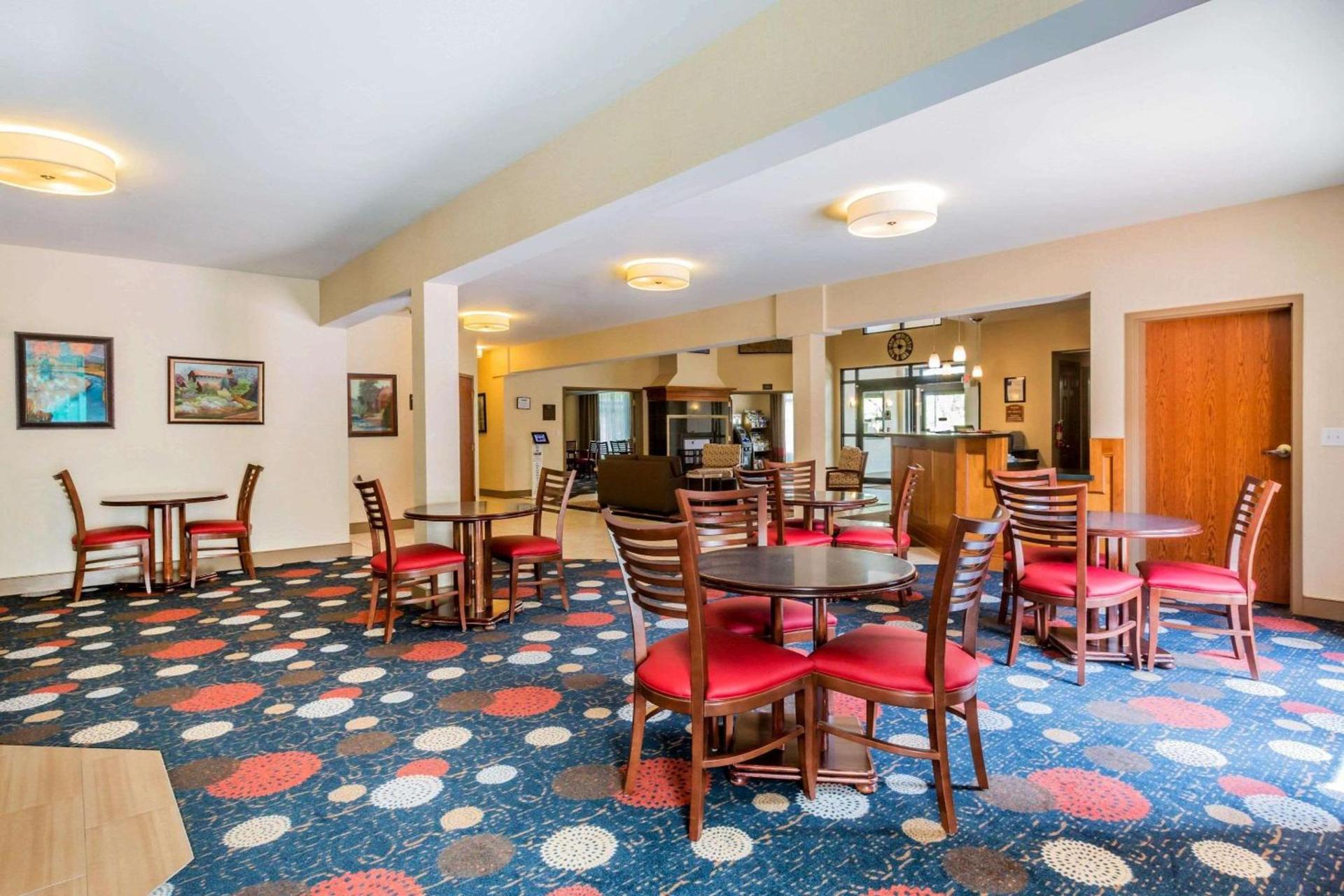 Comfort Inn & Suites South Burlington near University photo 25