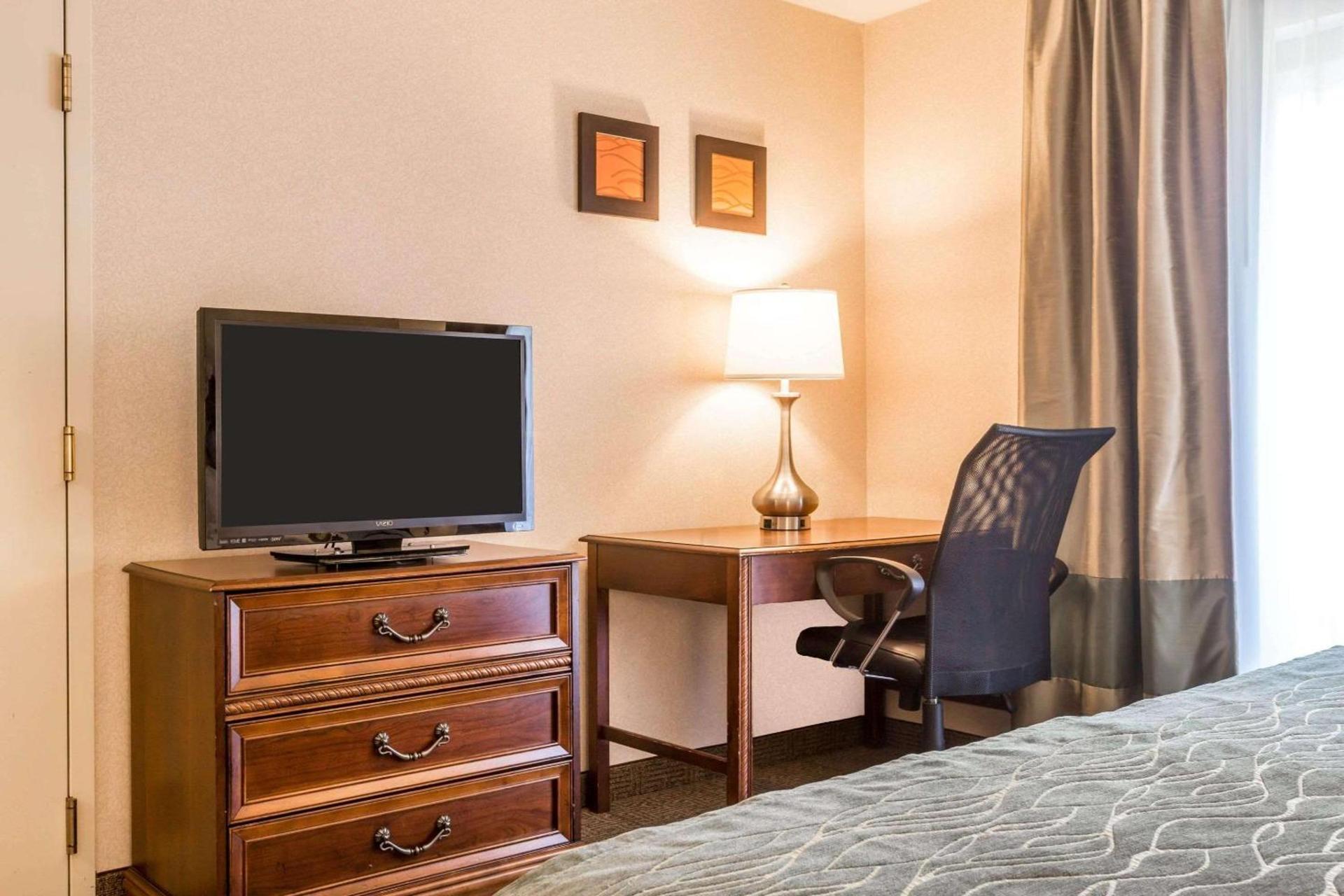Comfort Inn & Suites South Burlington near University photo 15