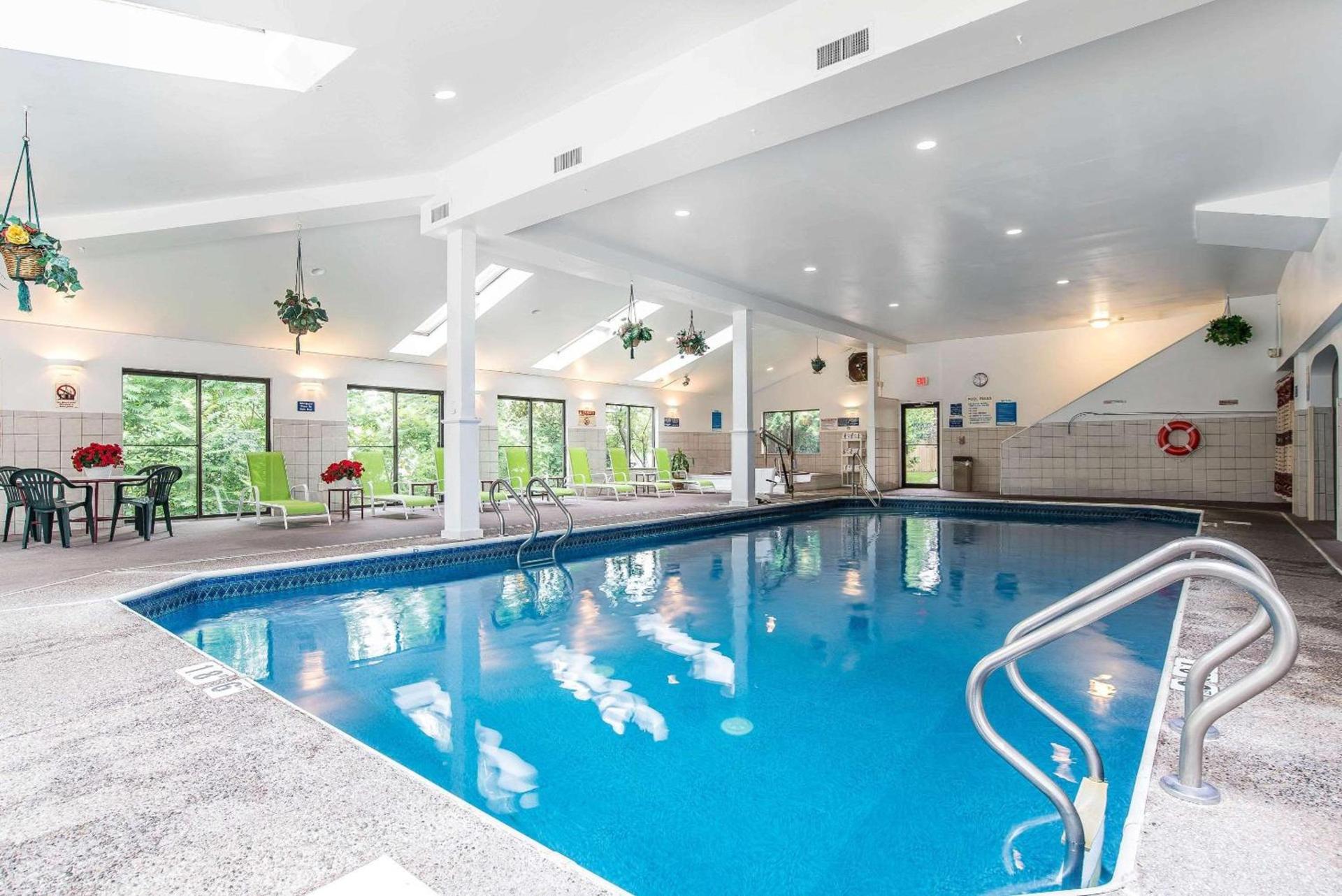Quality Inn Shelburne - Burlington photo 23