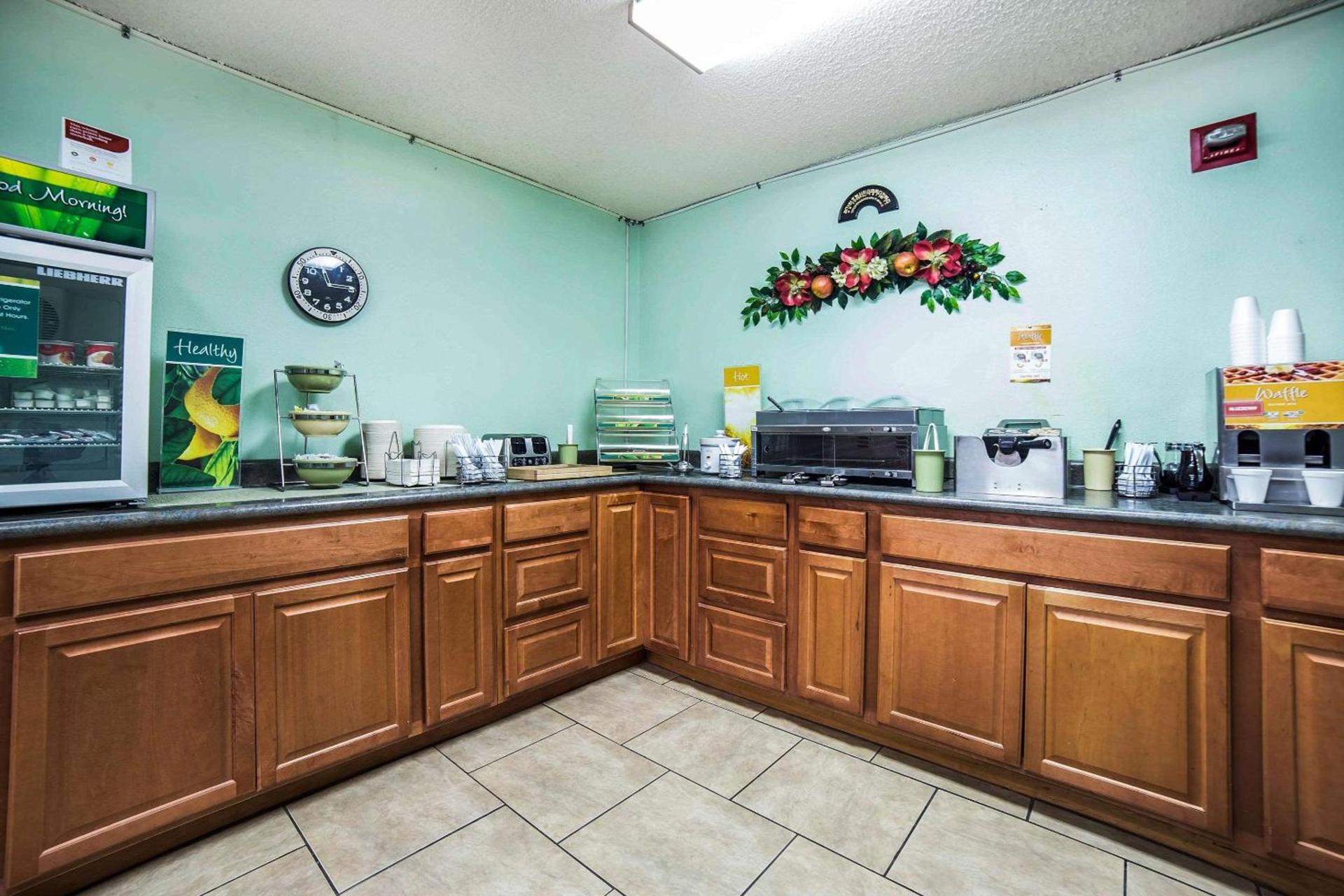 FairBridge Inn & Suites Sunnyside photo 8