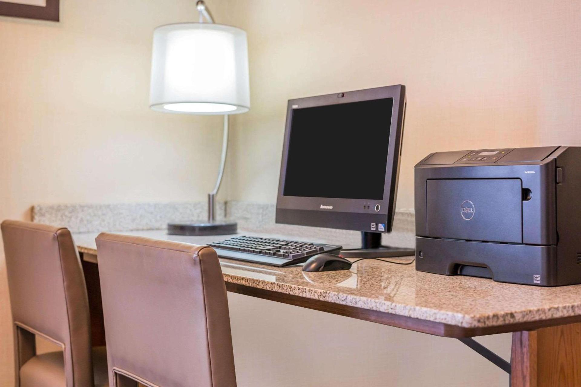 Comfort Inn & Suites South Burlington near University photo 20