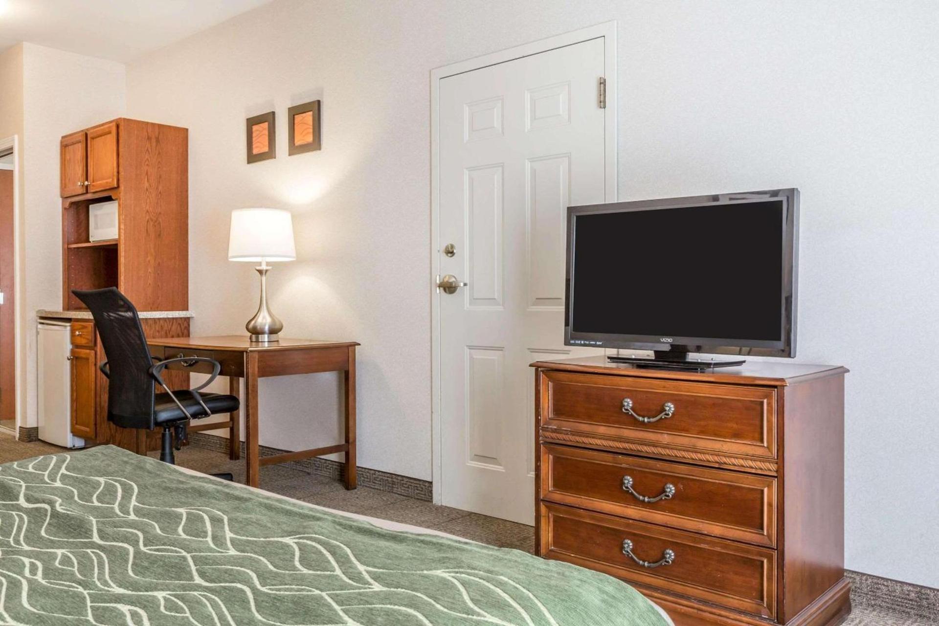 Comfort Inn & Suites South Burlington near University photo 30