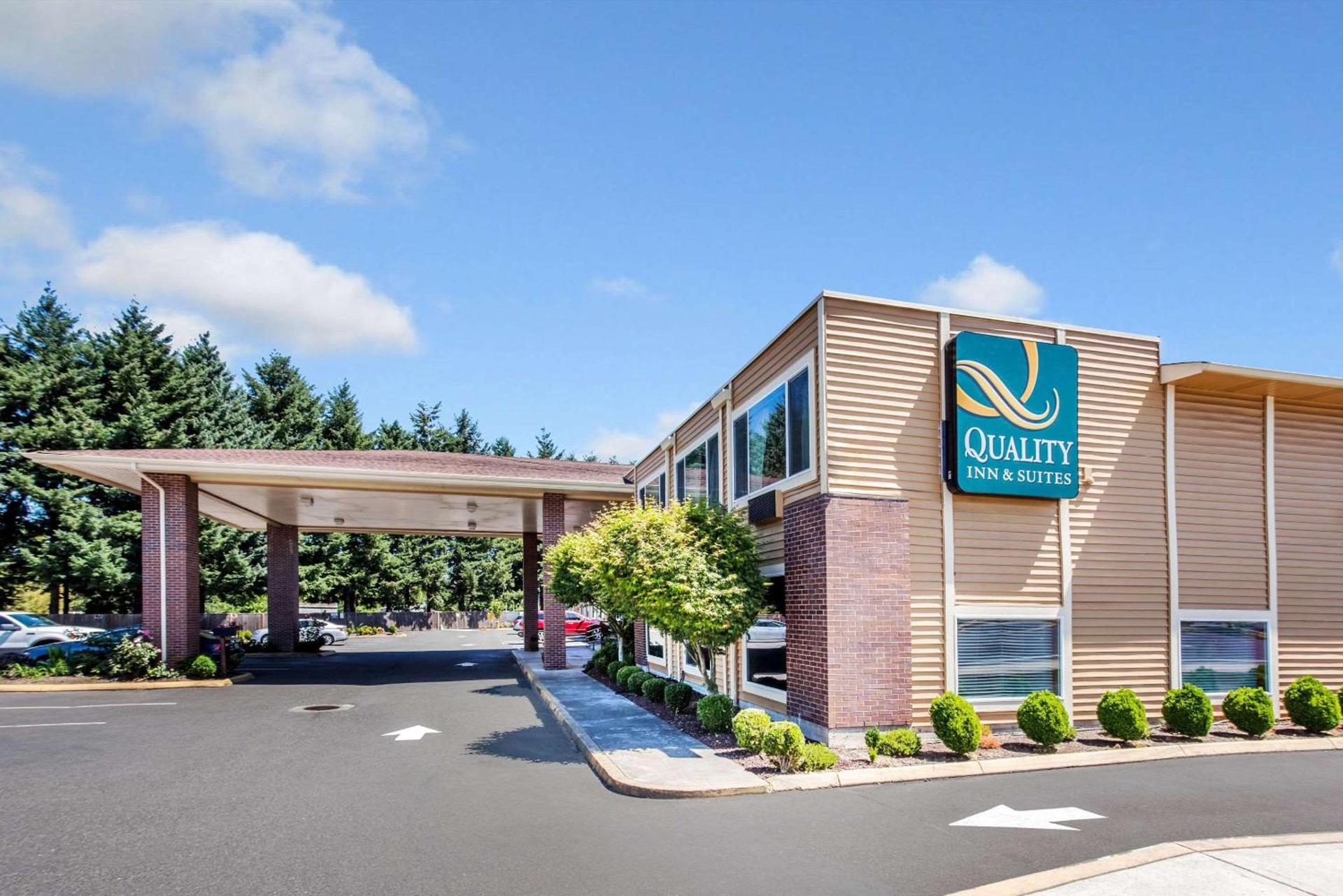 Quality Inn & Suites Vancouver North — hotel in Vancouver