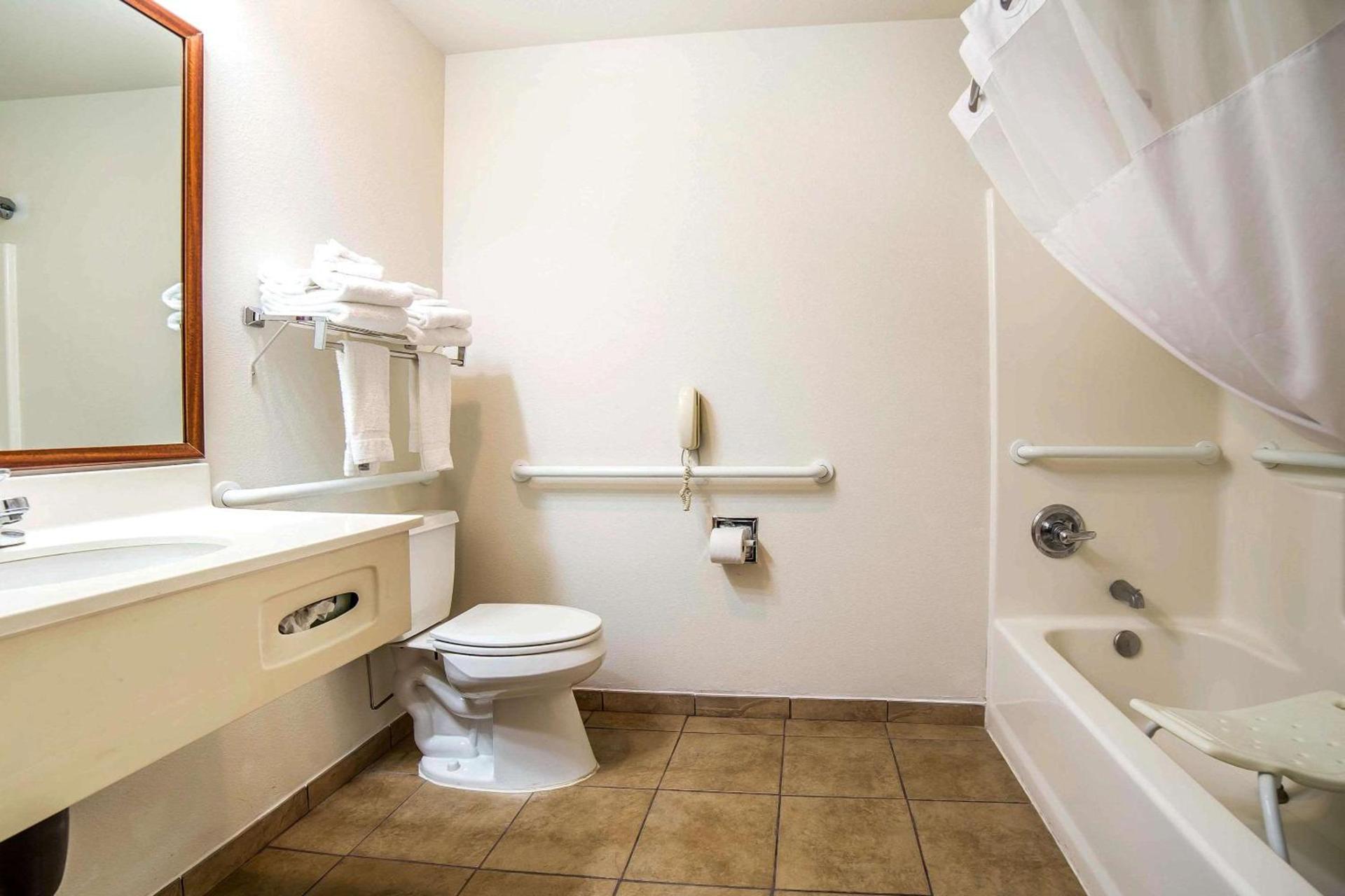 FairBridge Inn & Suites Sunnyside photo 4