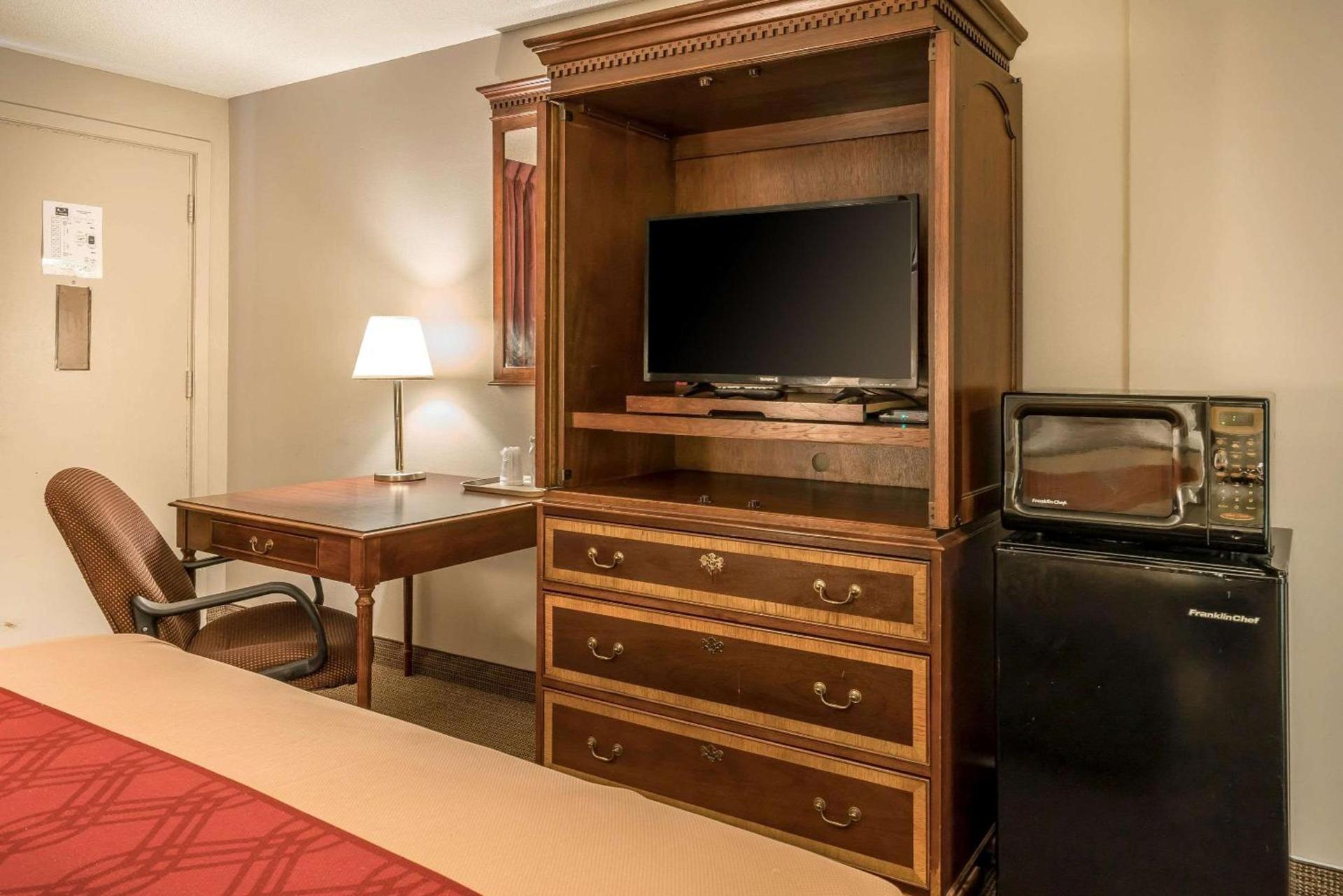 Holiday Lodge Yakima photo 14