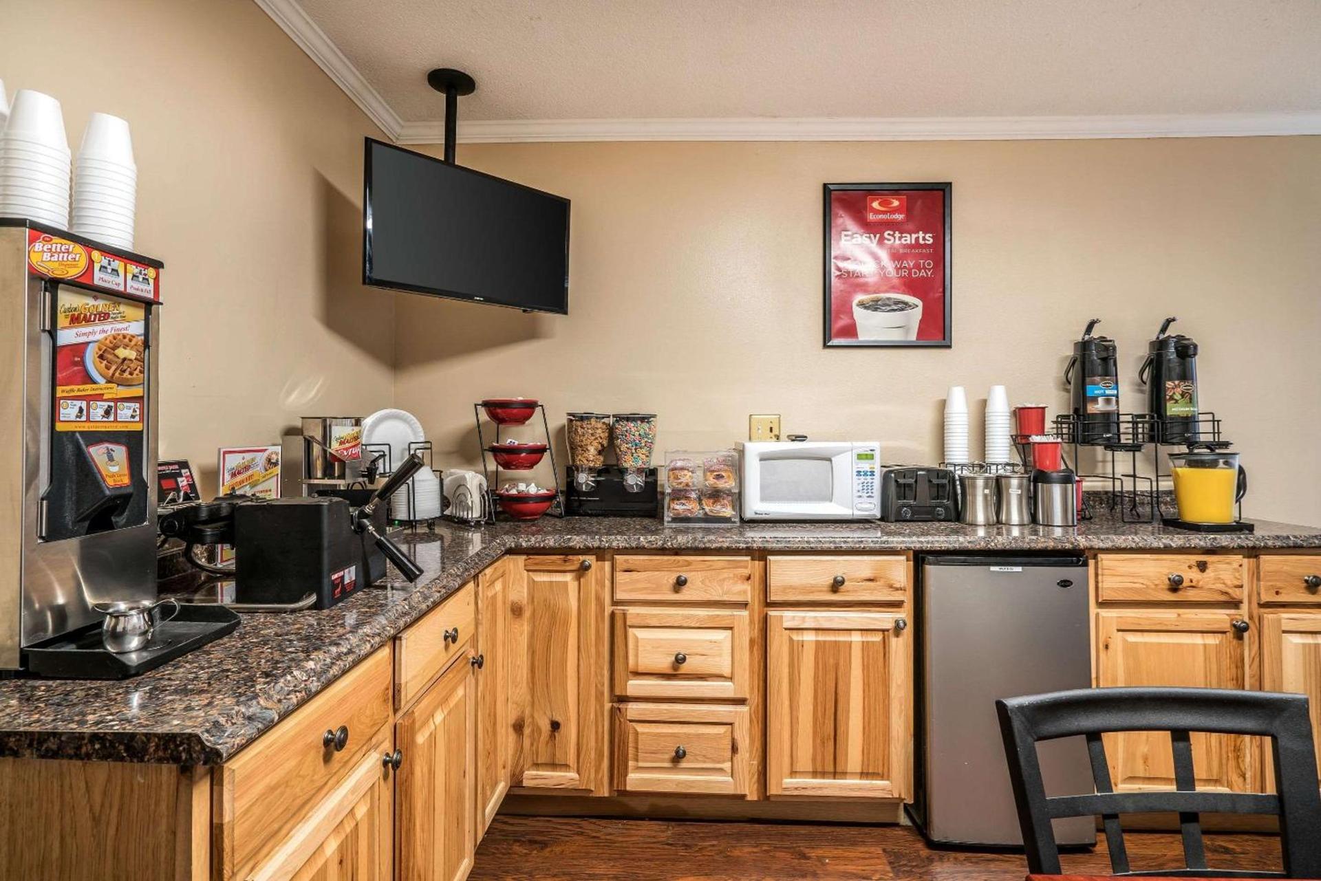 Holiday Lodge Yakima photo 13