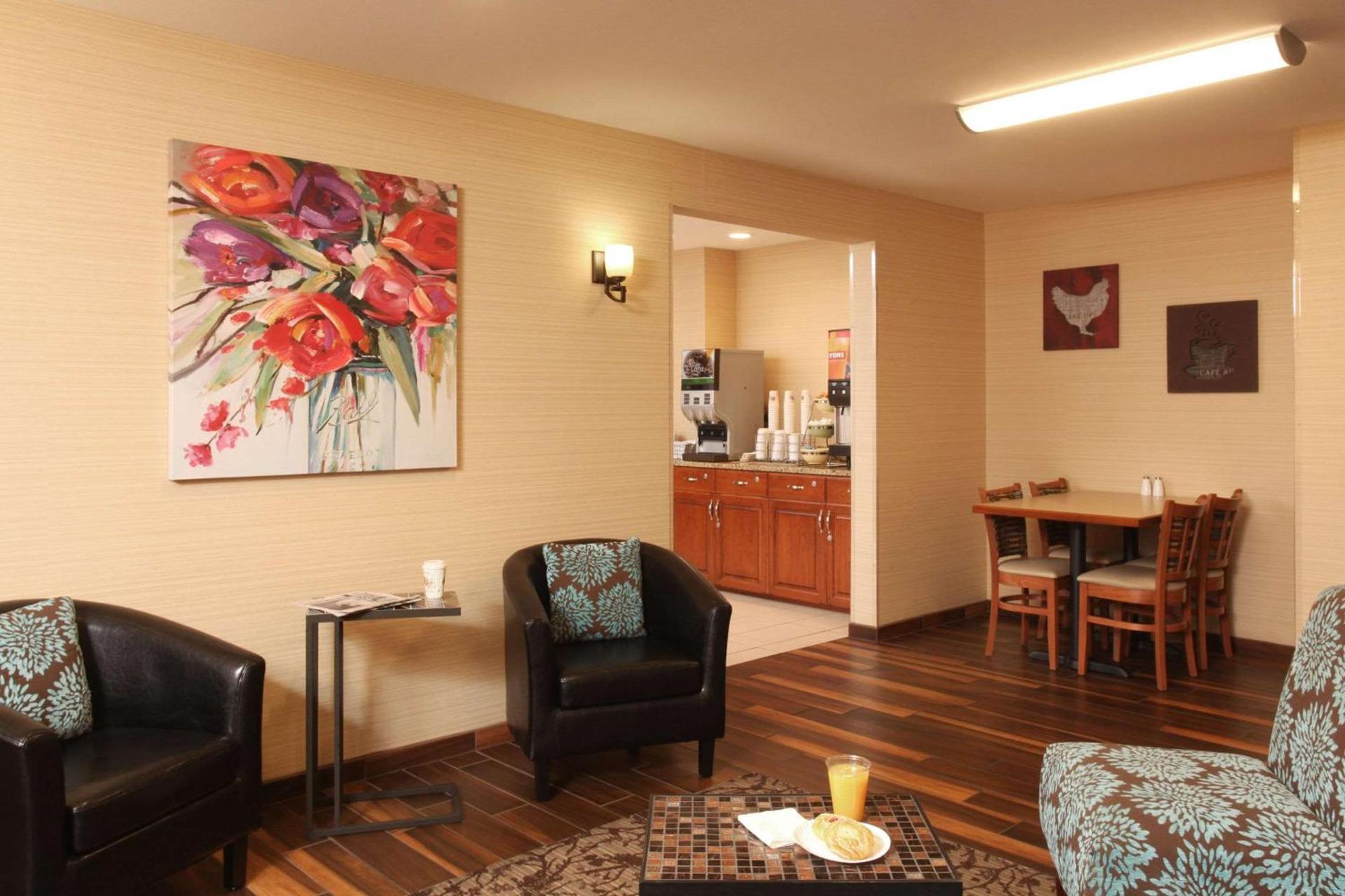 Quality Inn Oakwood photo 27
