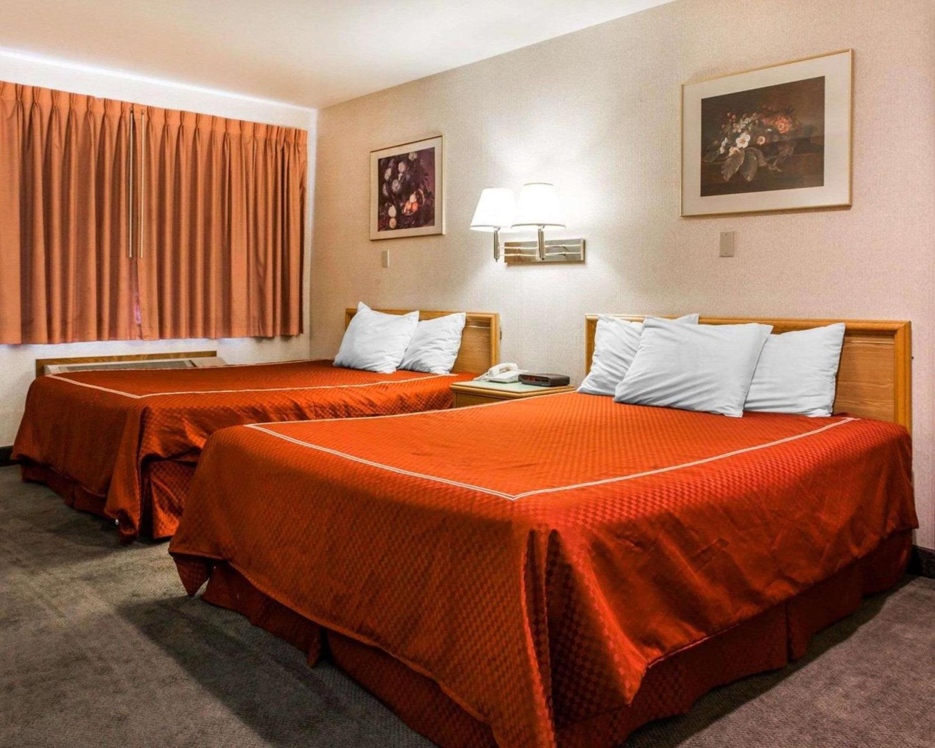 Rodeway Inn photo 9