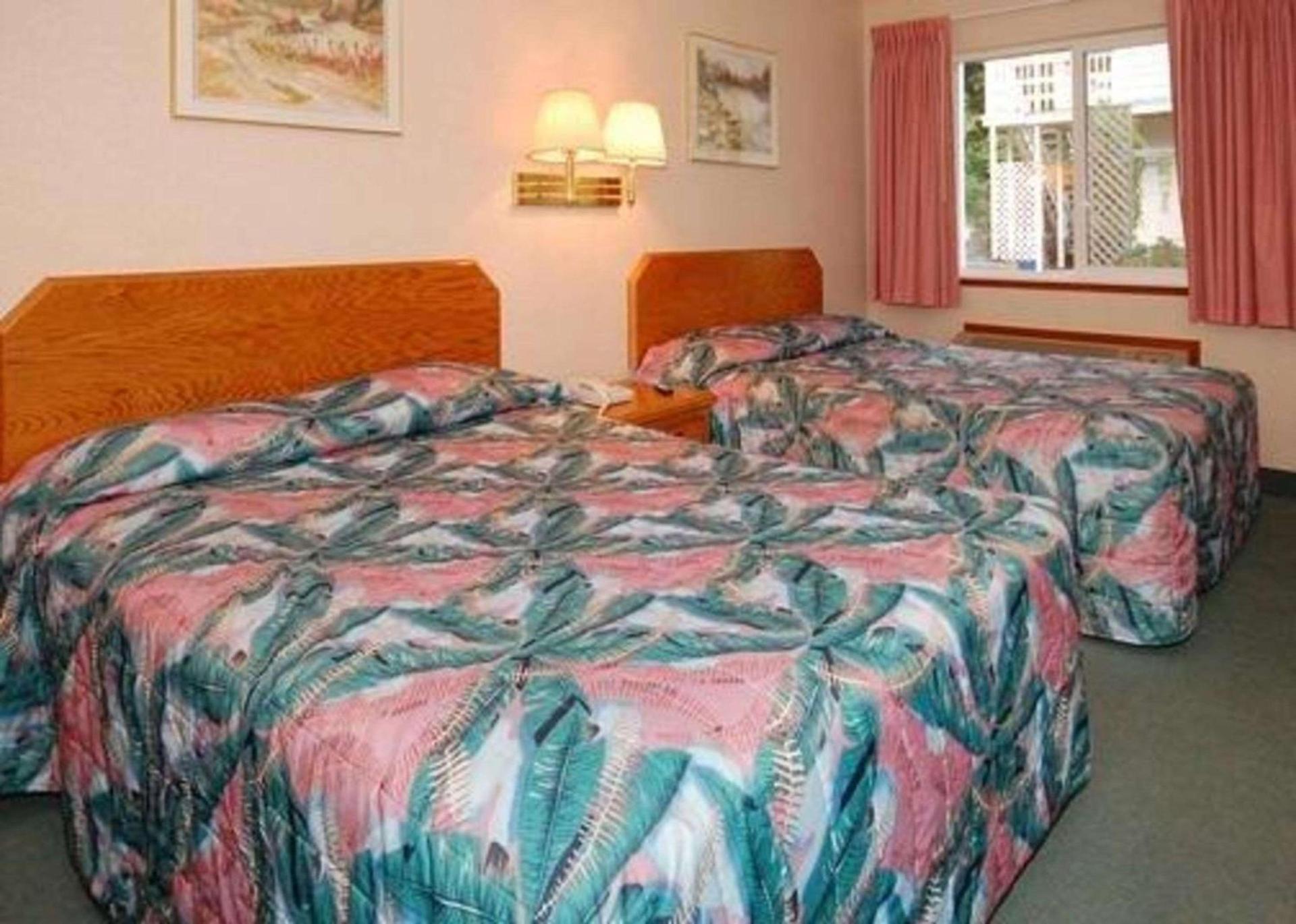Rodeway Inn photo 14