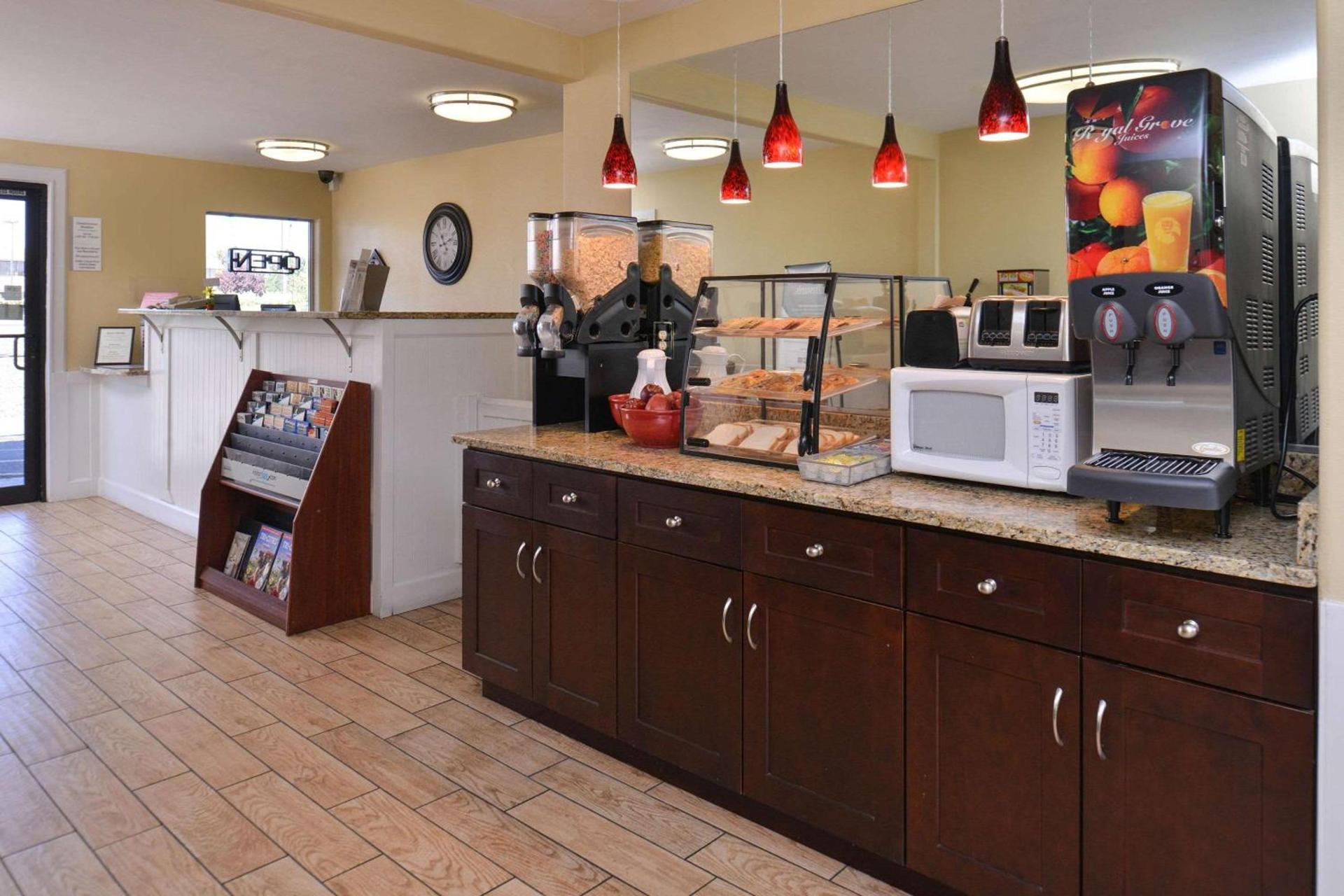 Econo Lodge Kennewick Tri-Cities photo 10