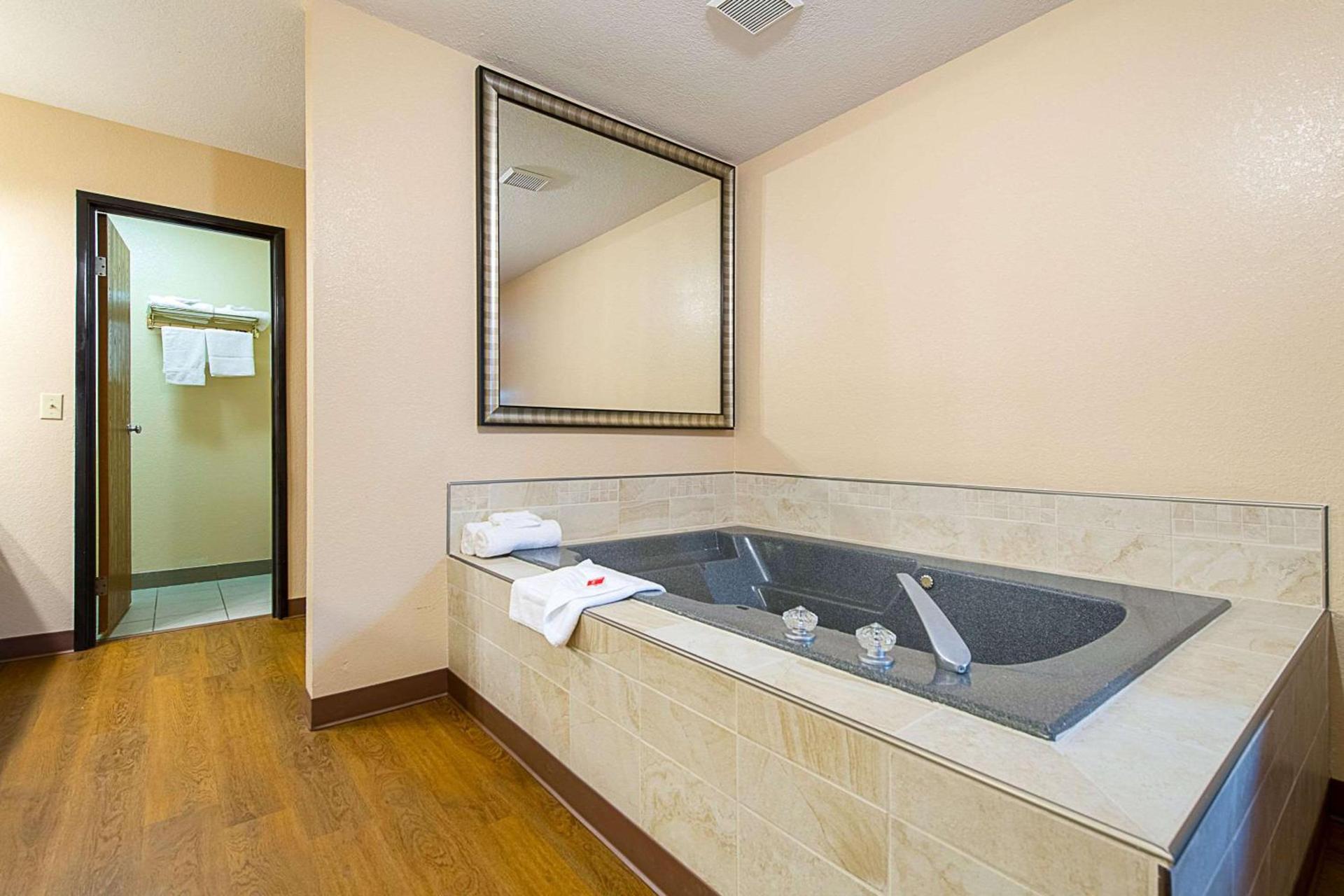 Econo Lodge Buckley Bonney Lake photo 29