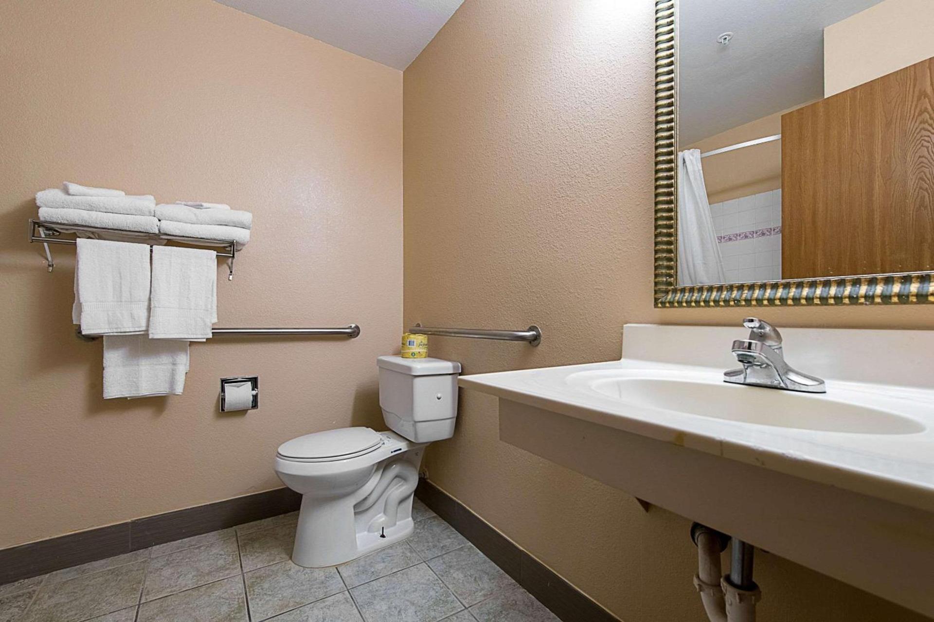 Econo Lodge Buckley Bonney Lake photo 27