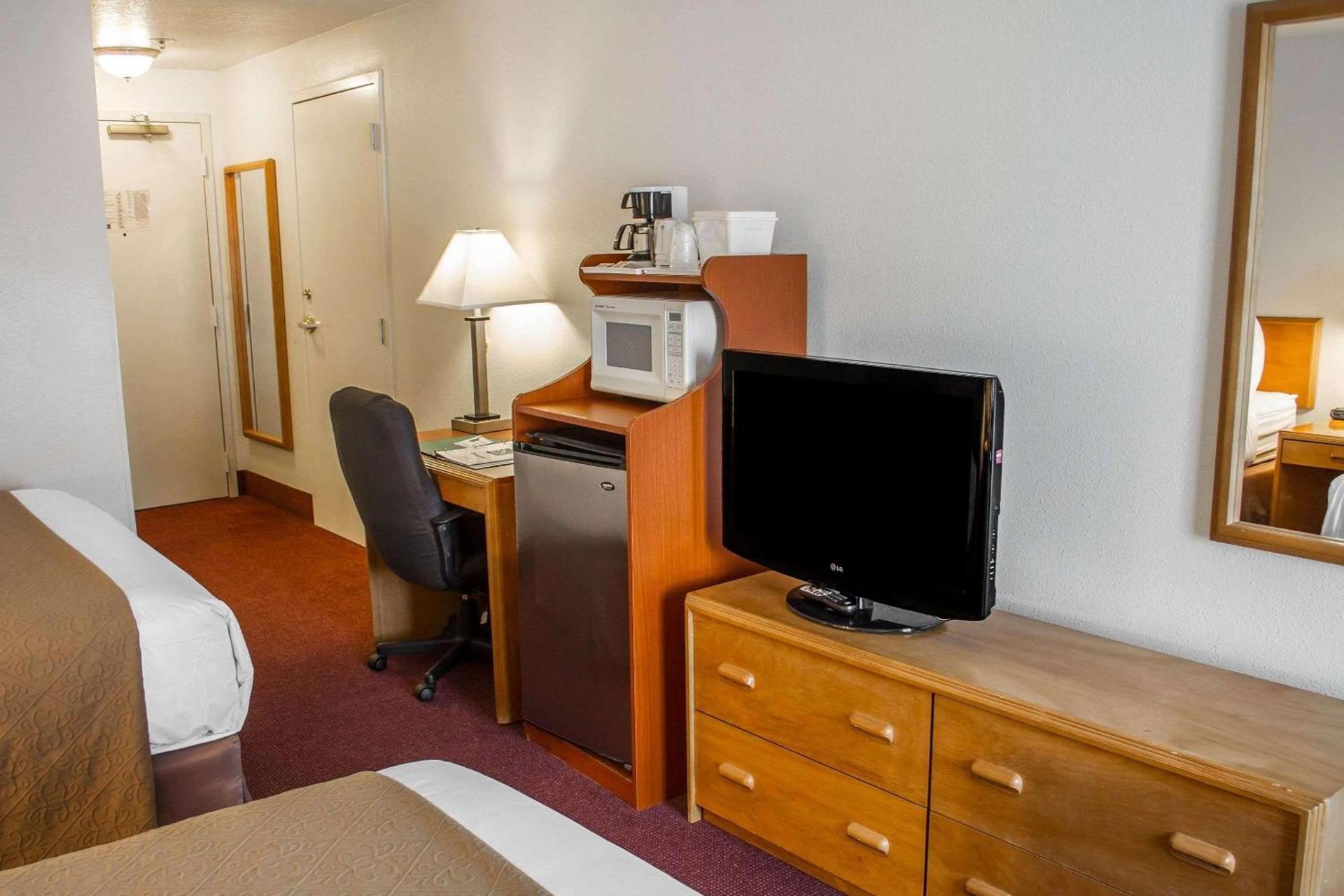 Quality Inn & Suites Longview Kelso photo 16