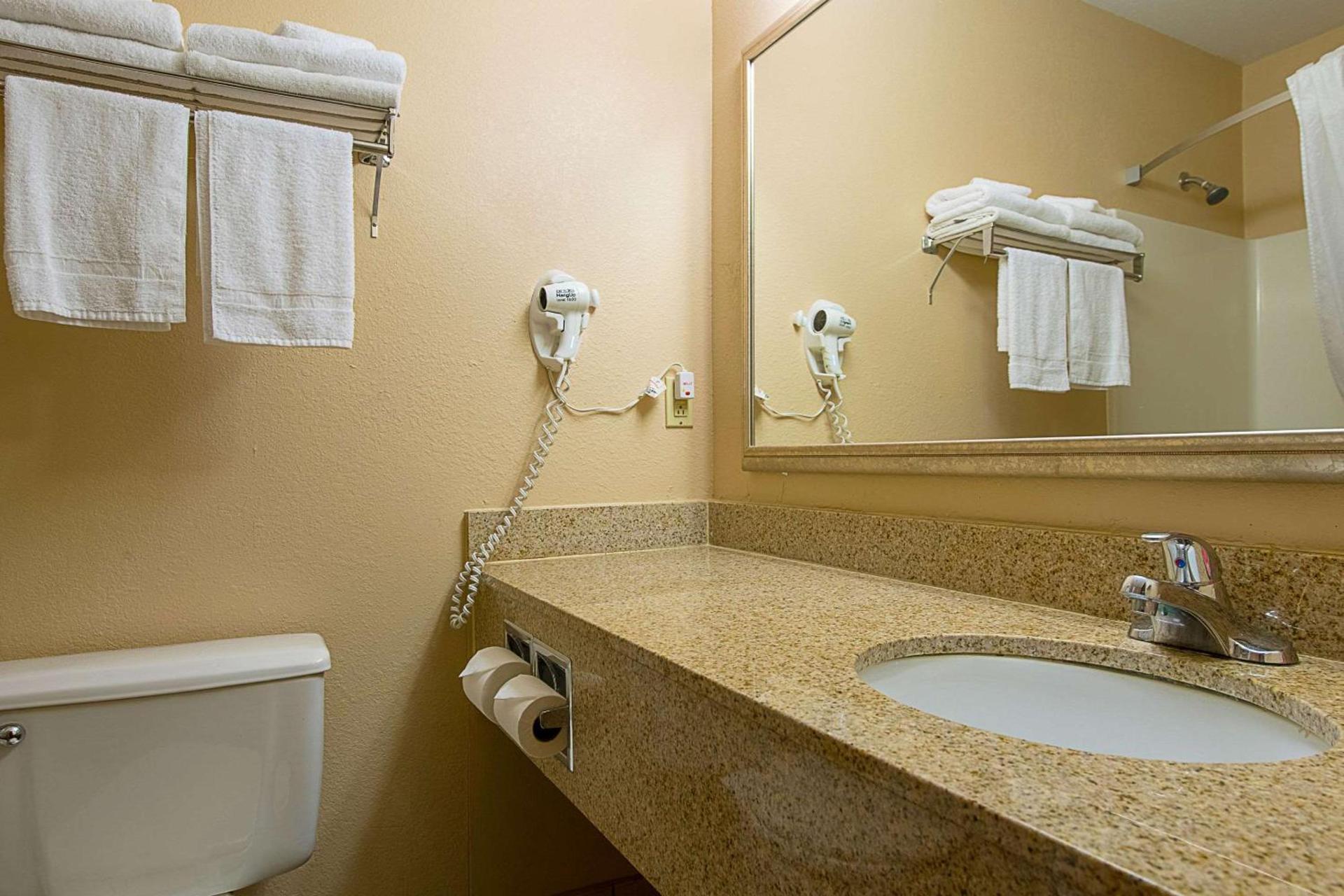 Econo Lodge Buckley Bonney Lake photo 18
