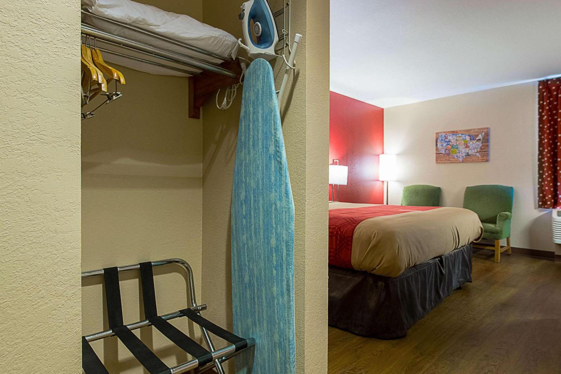 Econo Lodge Buckley Bonney Lake photo 19