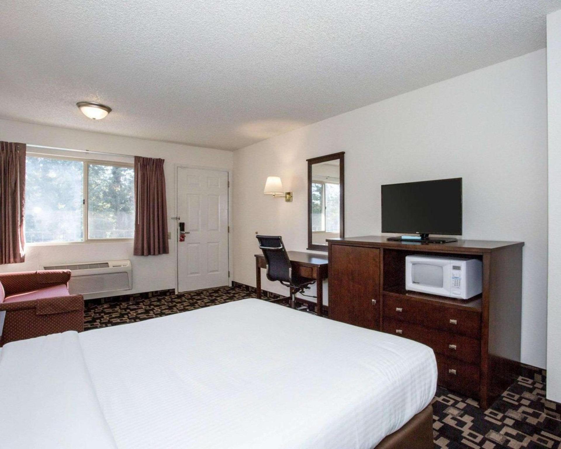 MorningGlory Inn & Suites photo 4