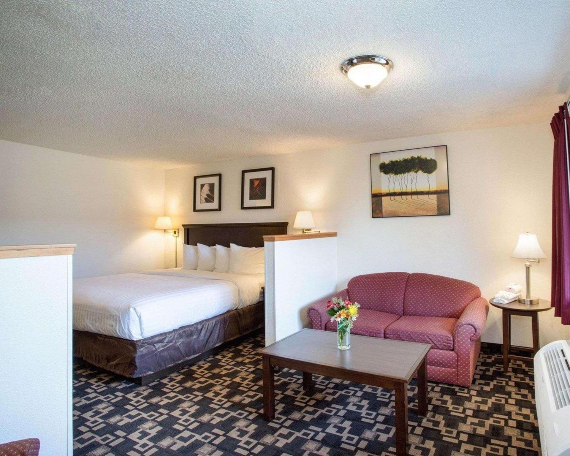 MorningGlory Inn & Suites photo 21