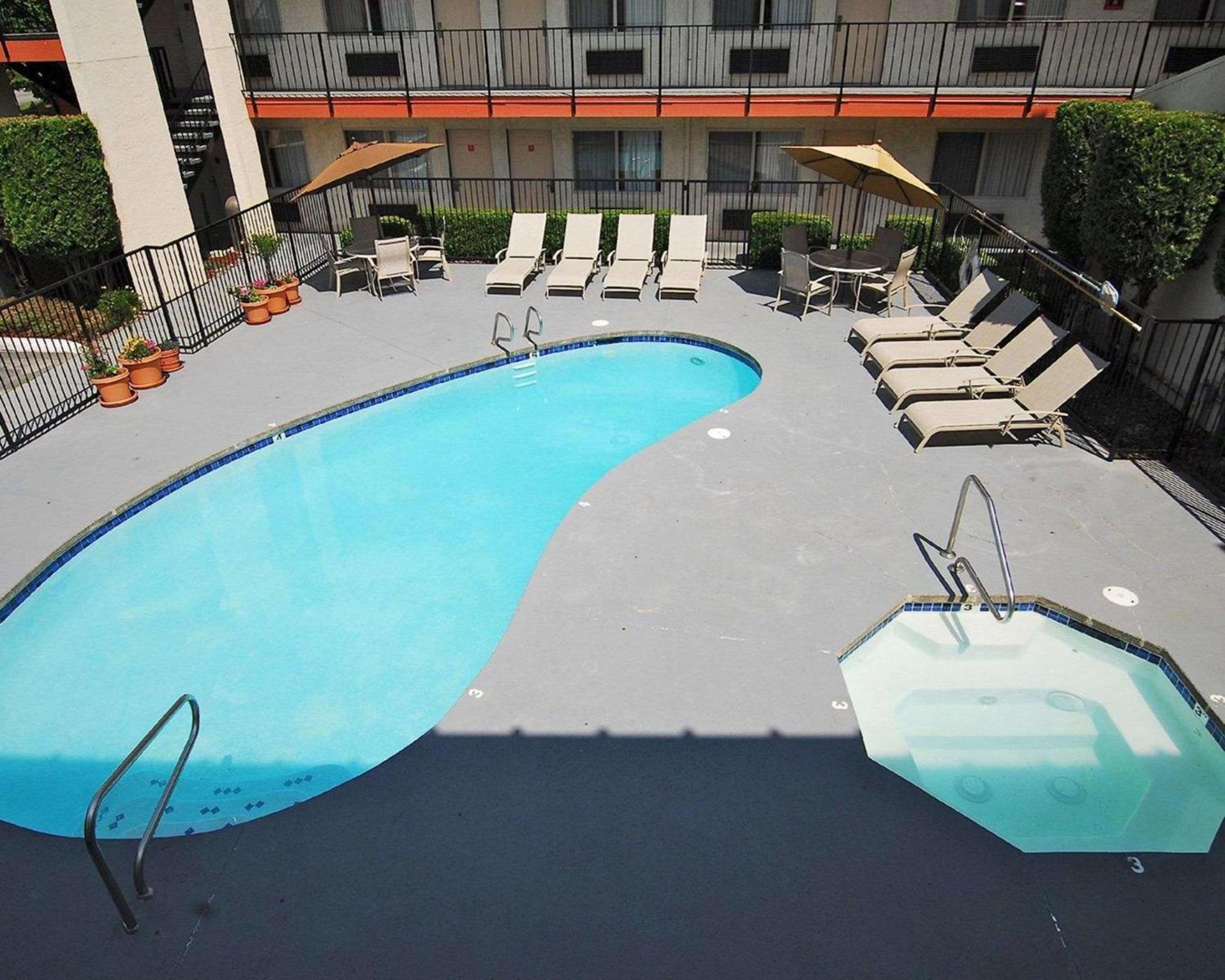 MorningGlory Inn & Suites photo 17