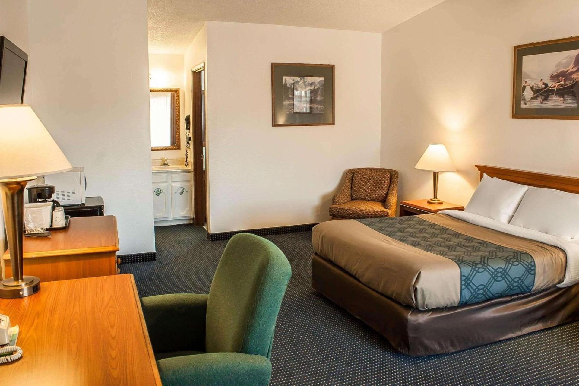 Econo Lodge Inn & Suites photo 29