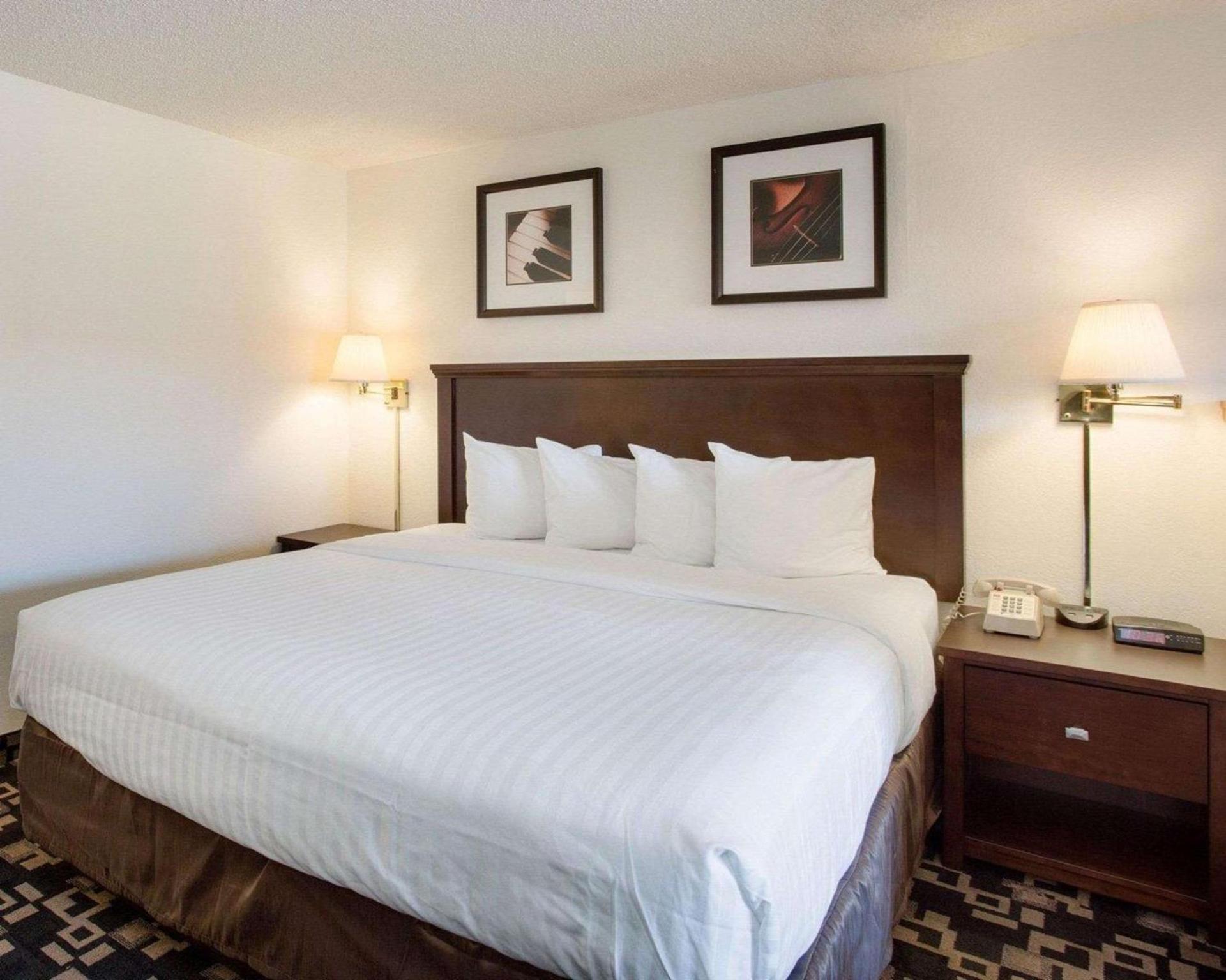 MorningGlory Inn & Suites photo 32