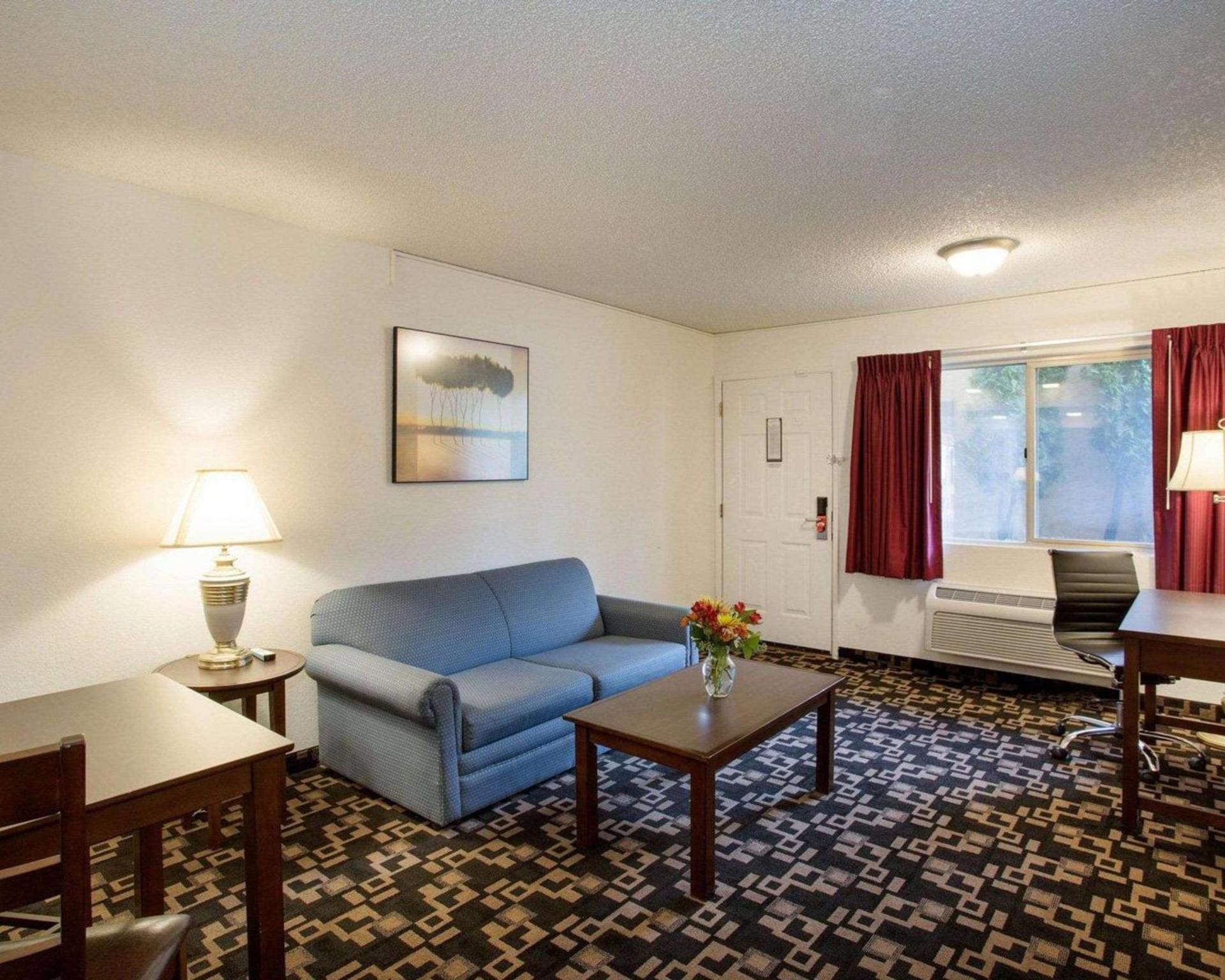 MorningGlory Inn & Suites photo 5