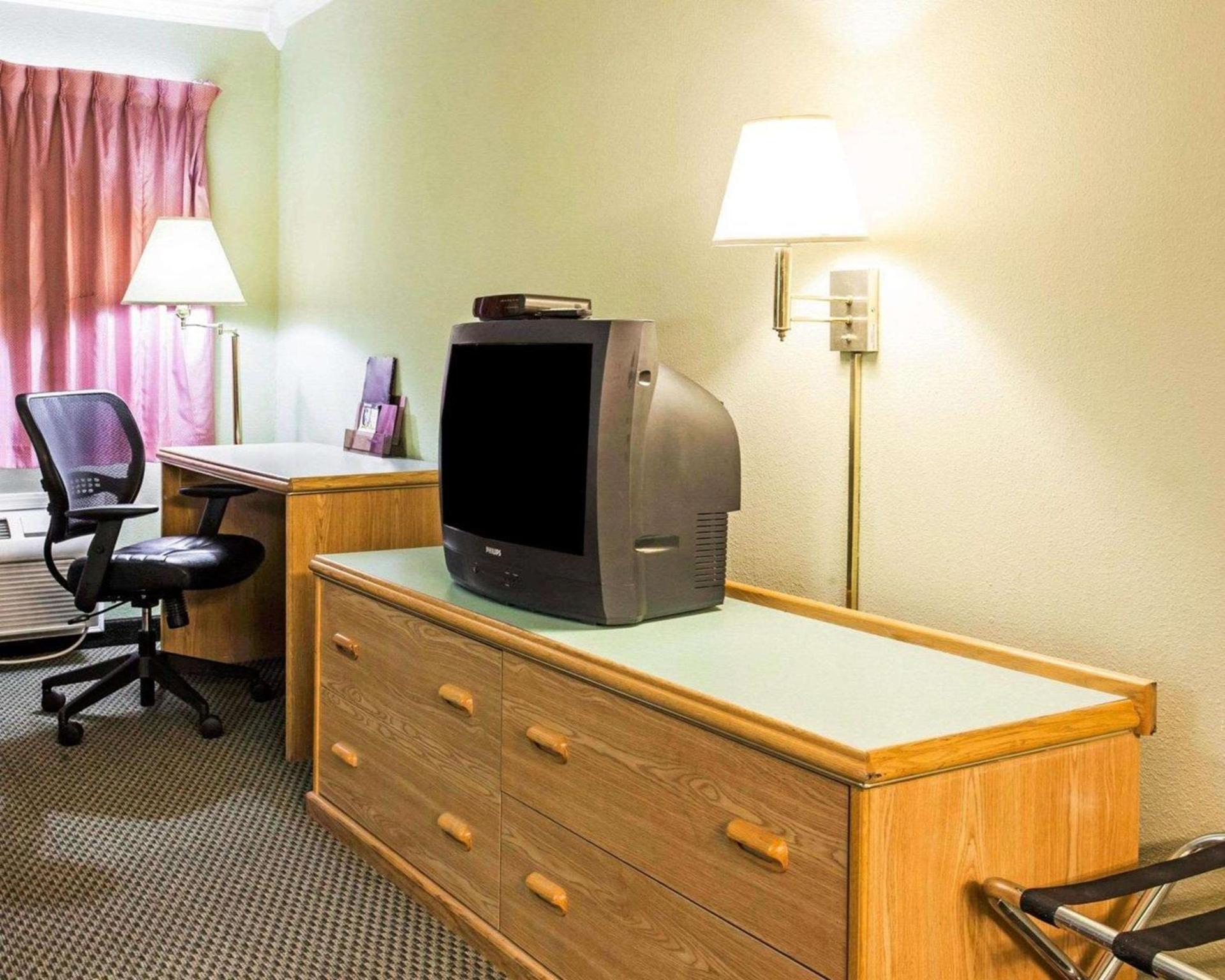 Rodeway Inn photo 22