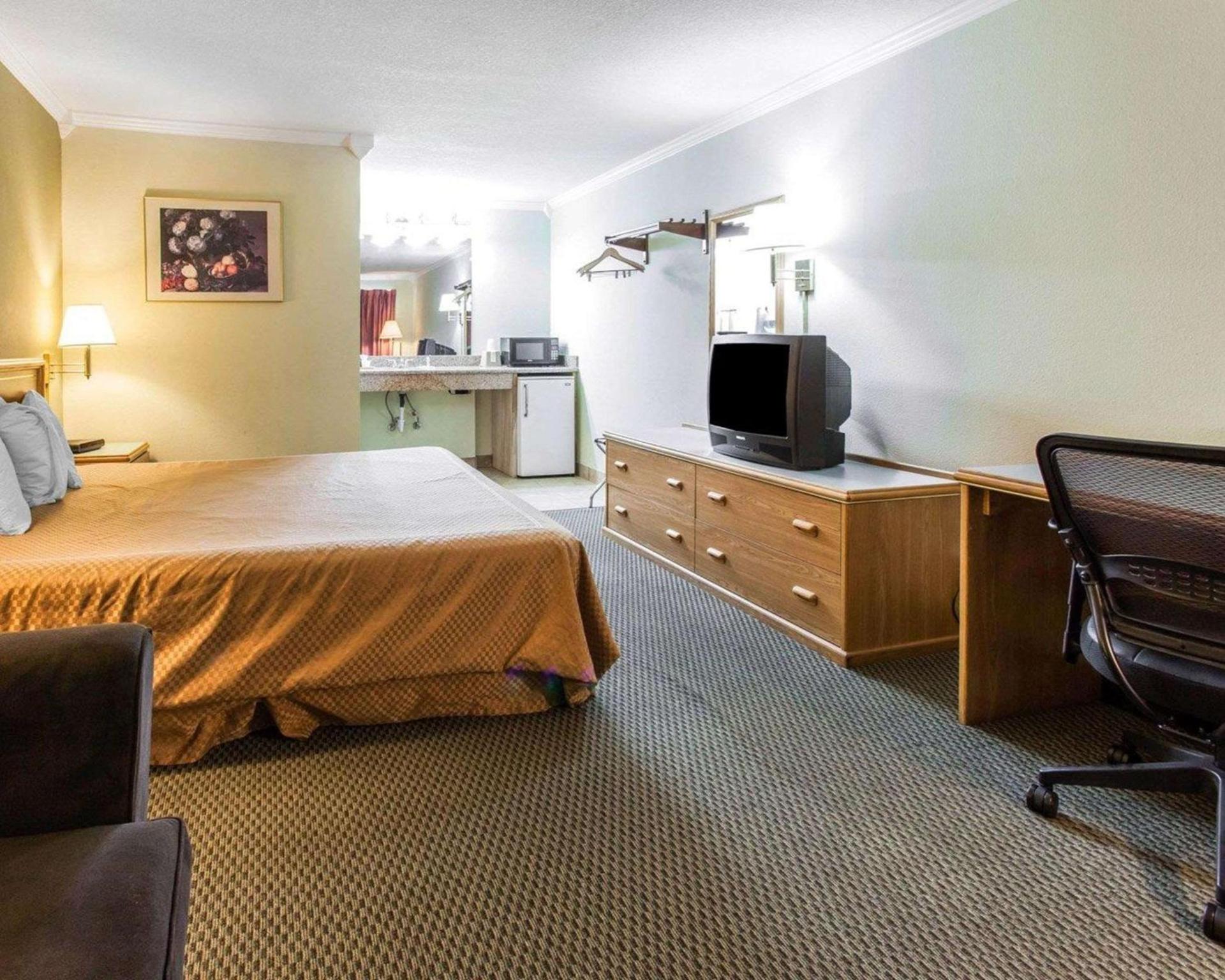 Rodeway Inn photo 23