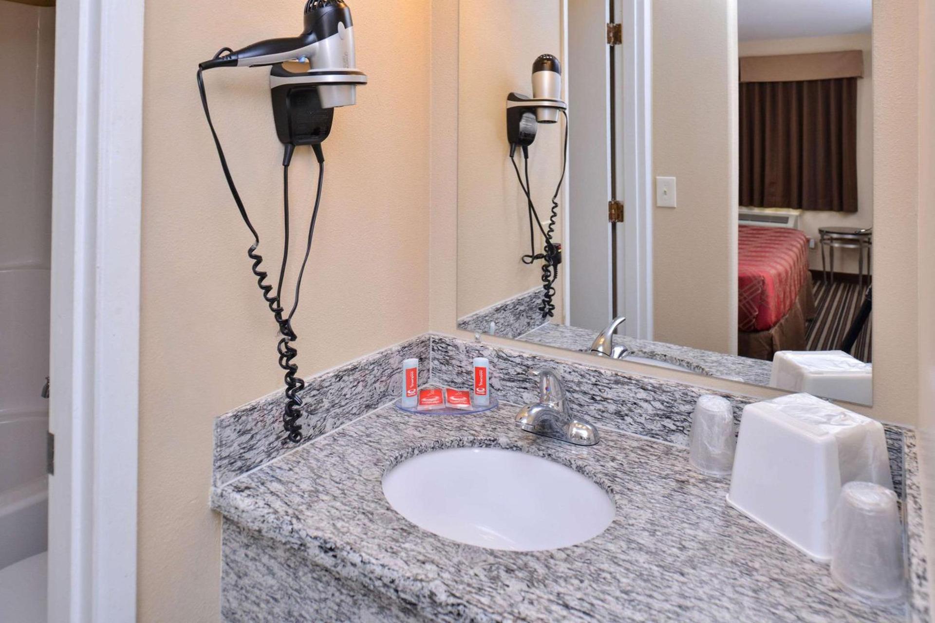 Econo Lodge Kennewick Tri-Cities photo 12