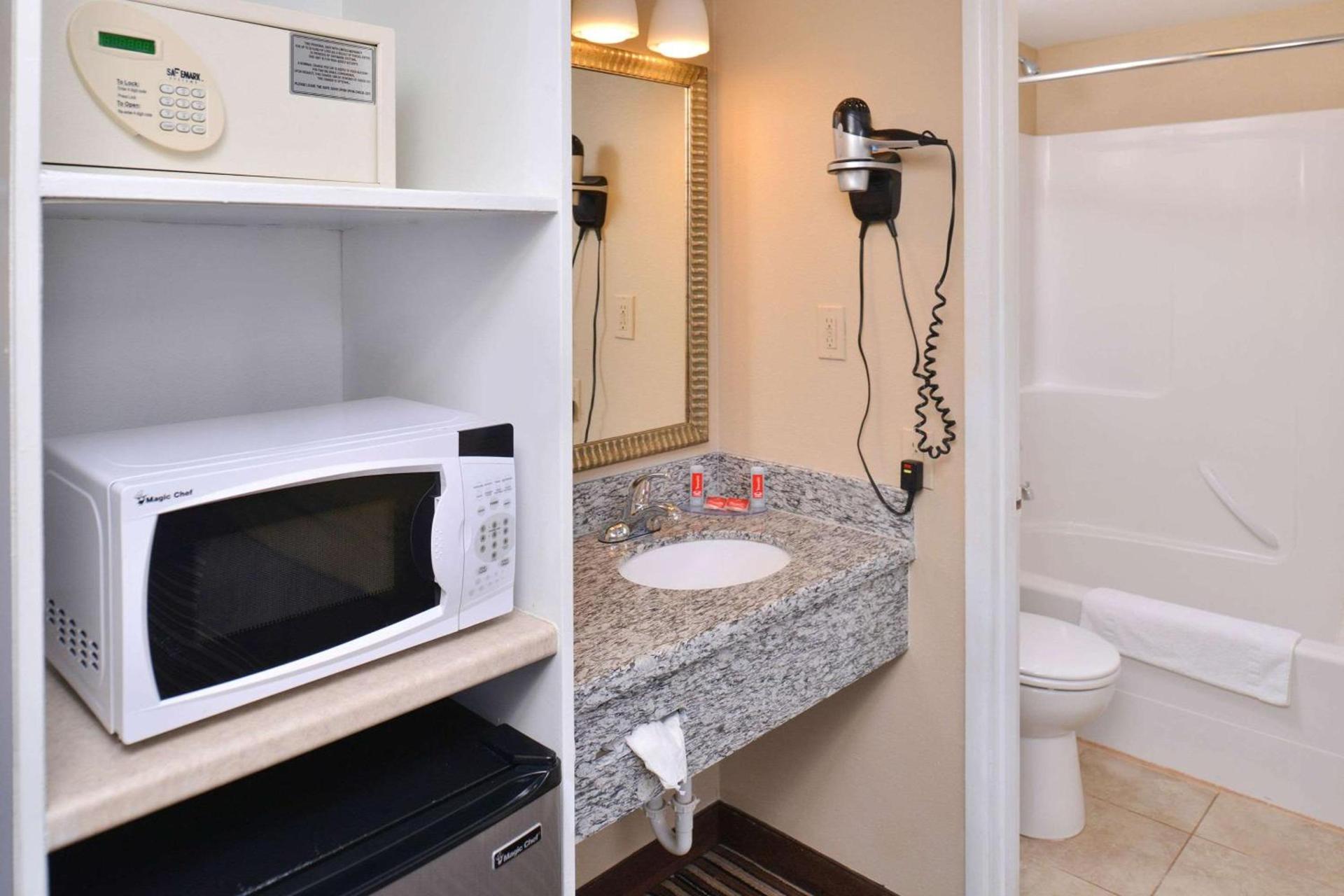 Econo Lodge Kennewick Tri-Cities photo 16