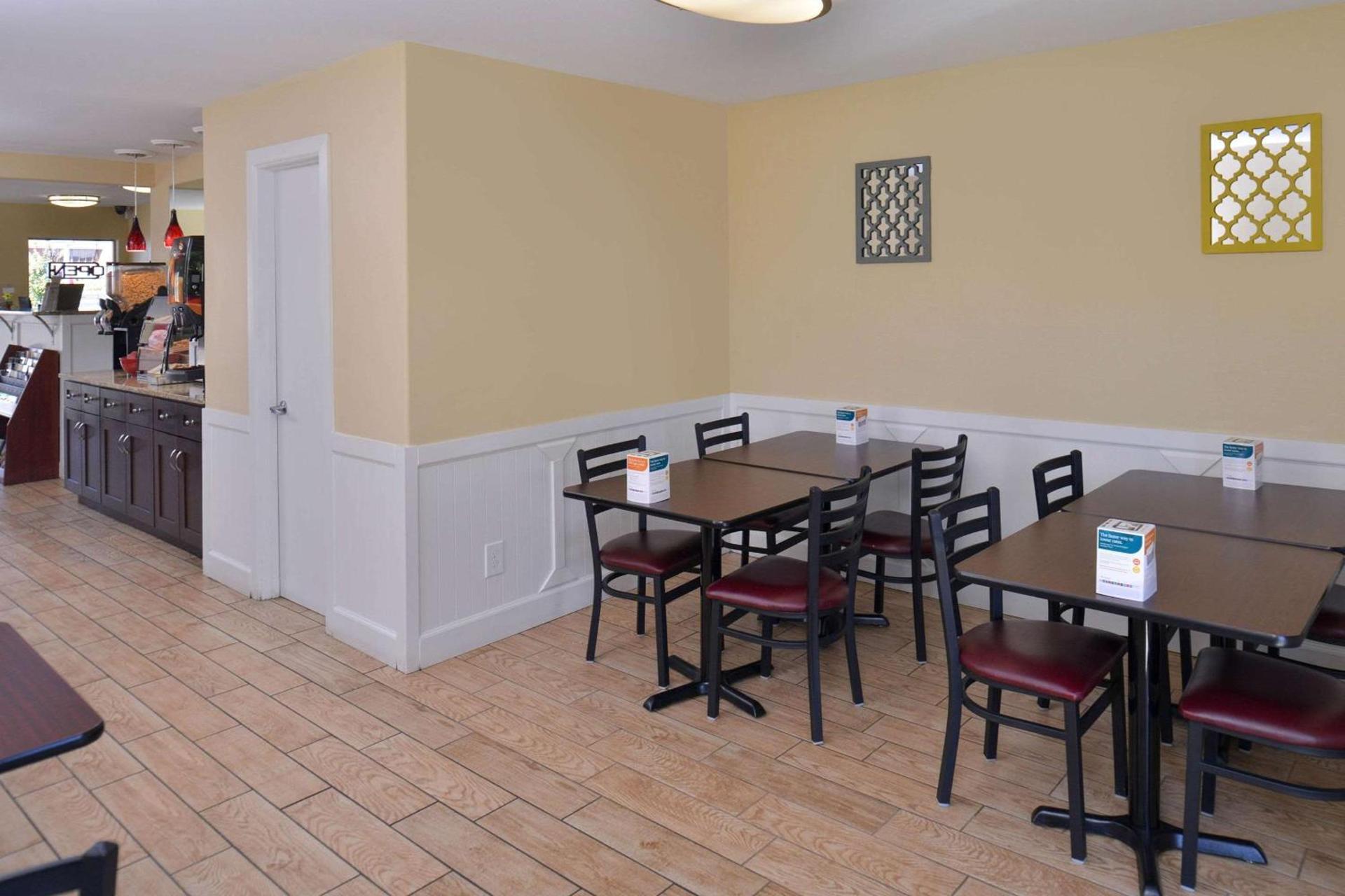Econo Lodge Kennewick Tri-Cities photo 17