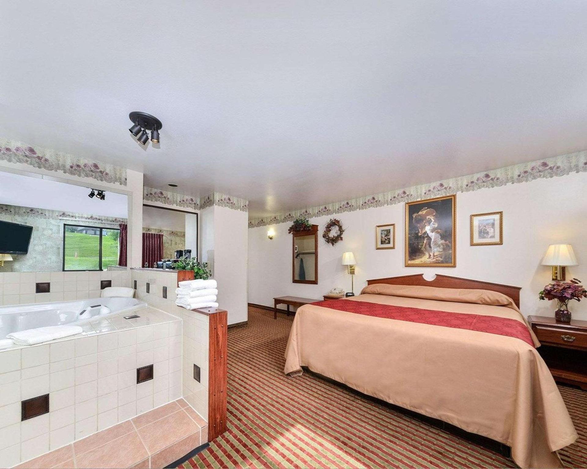 Rodeway Inn & Suites Madison East photo 50