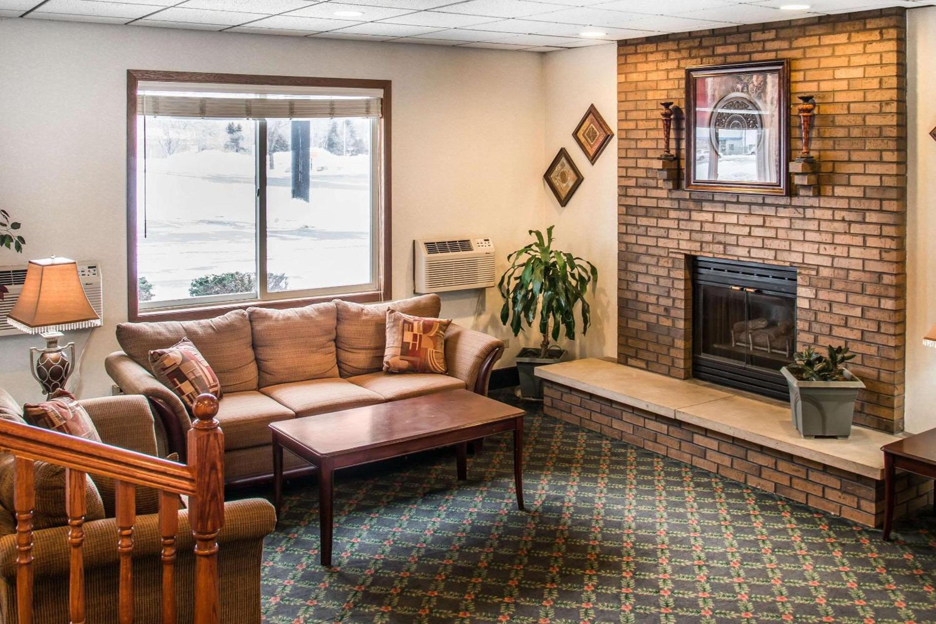 Hudson Inn & Suites photo 3